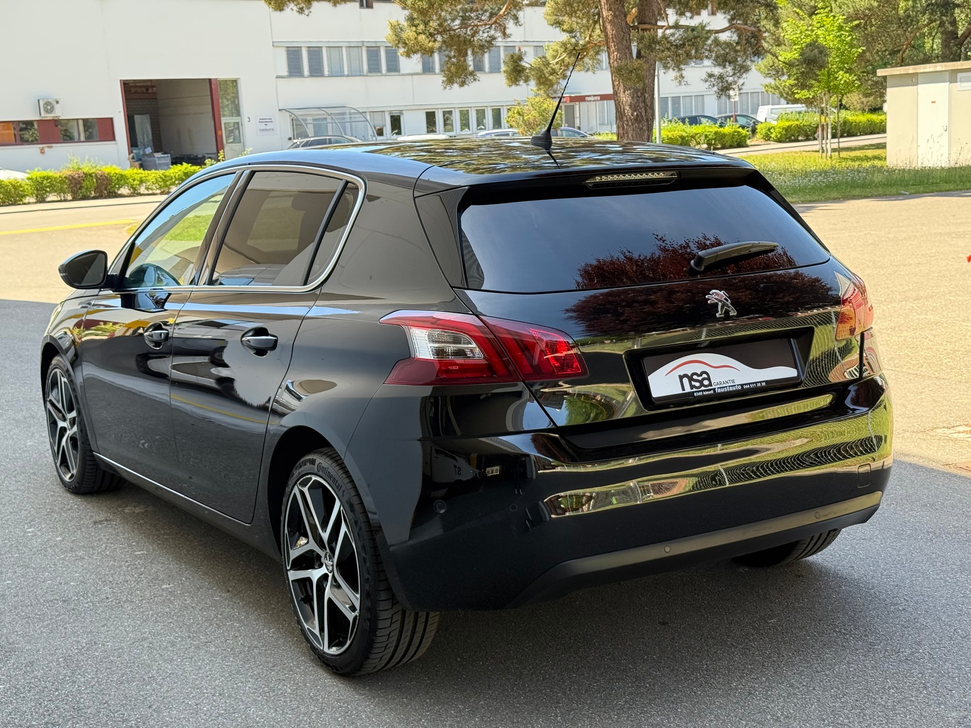 PEUGEOT 308 1.2 THP Style Automatic-image-3