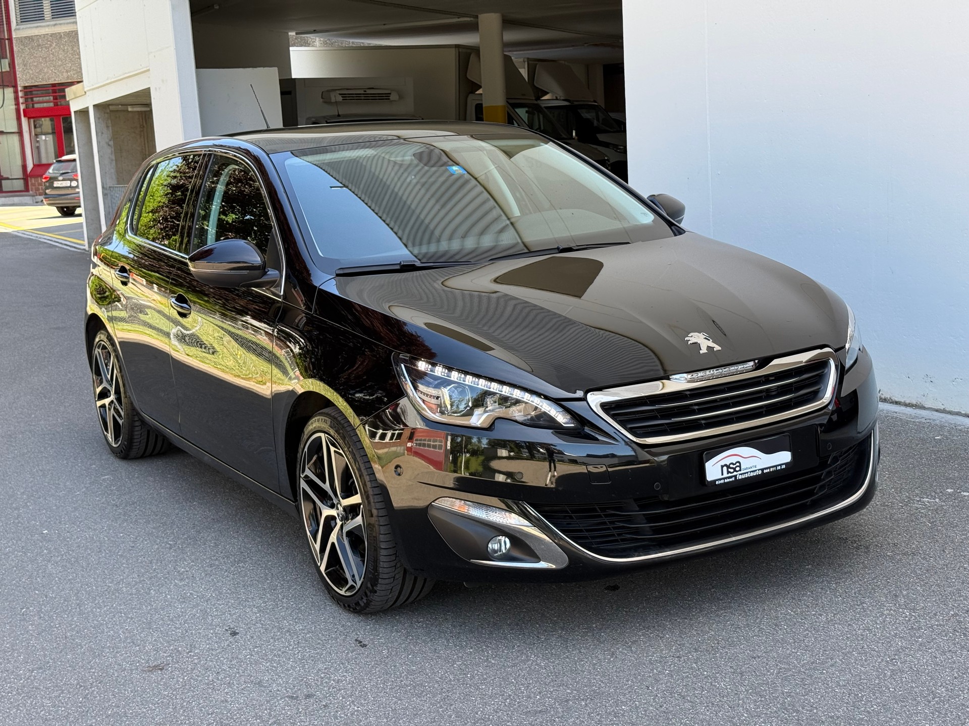 PEUGEOT 308 1.2 THP Style Automatic-image-2