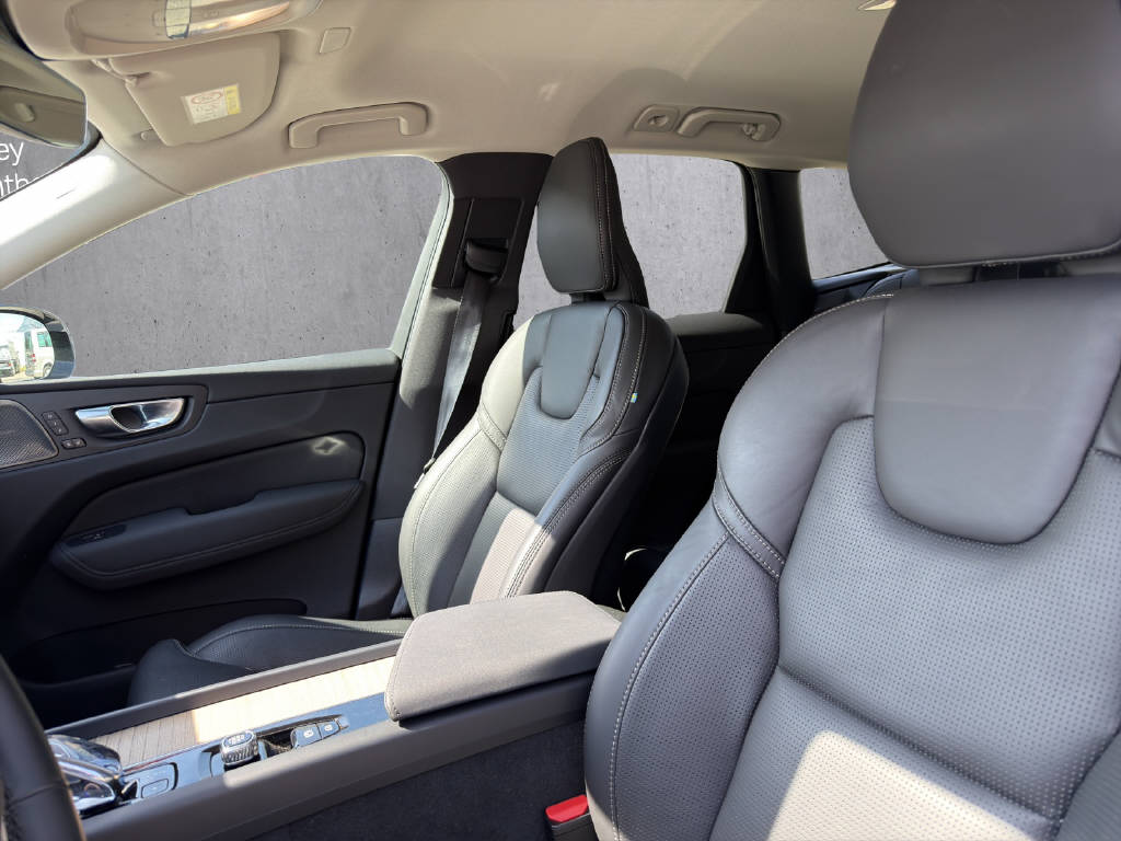 VOLVO XC60 2.0 T6 TE Plus Dark eAWD-image-8