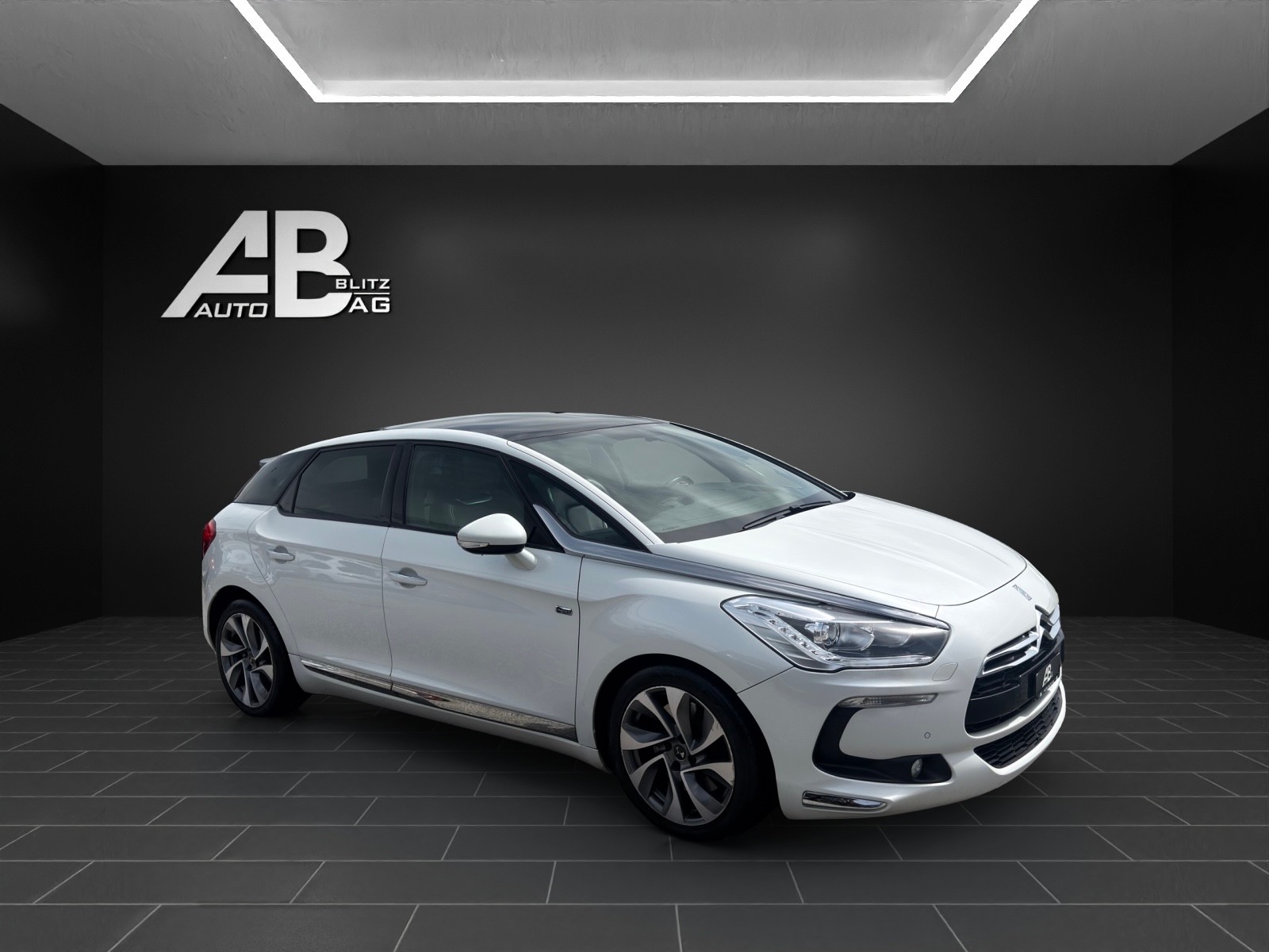 DS AUTOMOBILES DS5 HYbrid4 200 Sport Chic EGS6-image-5