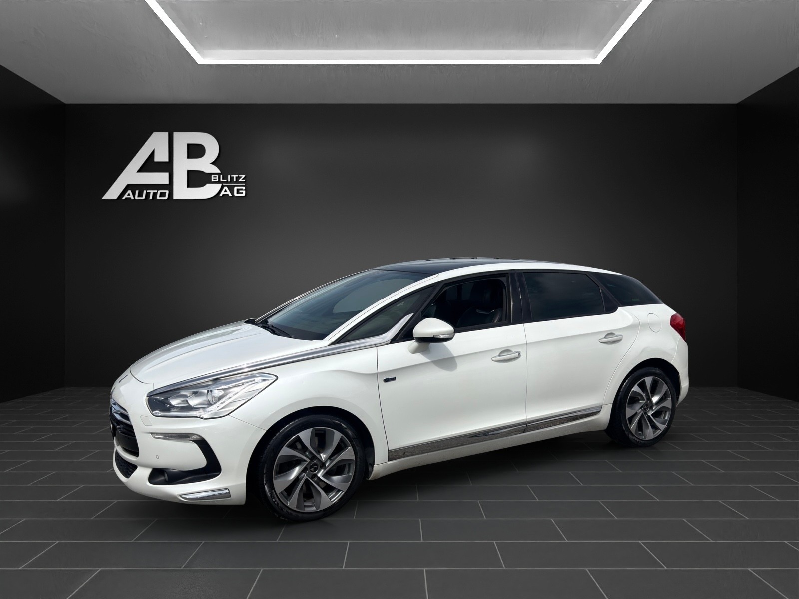 DS AUTOMOBILES DS5 HYbrid4 200 Sport Chic EGS6-showroom-element-1