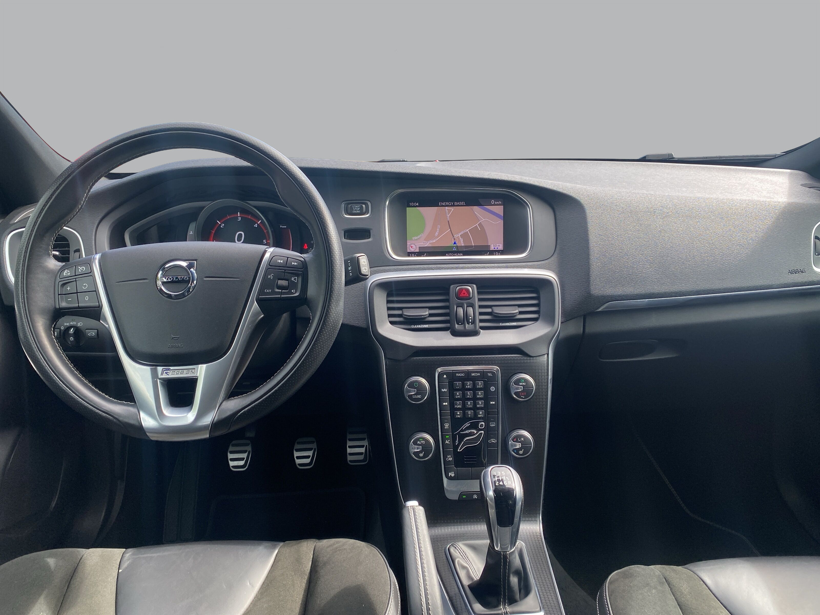 VOLVO V40 D2 Momentum R-Design-image-9