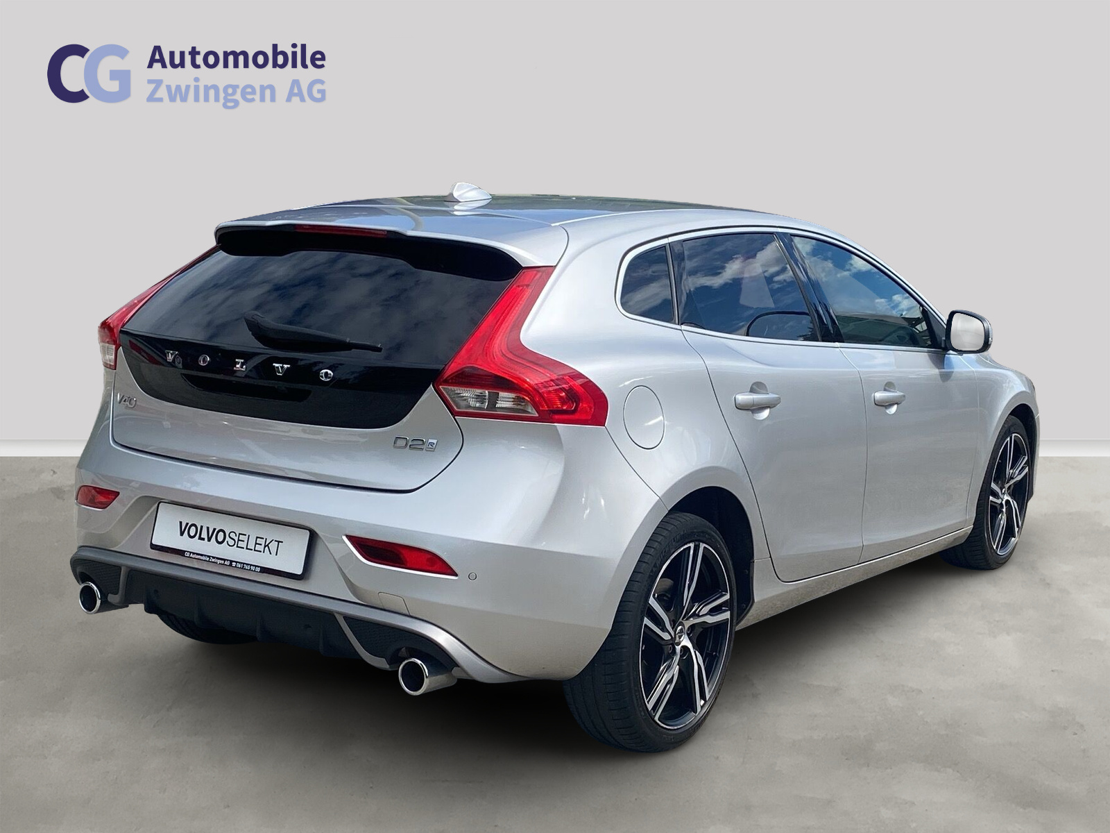 VOLVO V40 D2 Momentum R-Design-showroom-element-3
