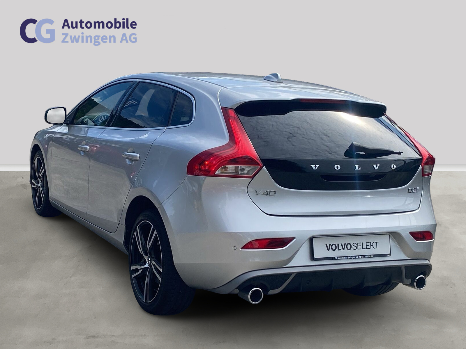 VOLVO V40 D2 Momentum R-Design-image-4
