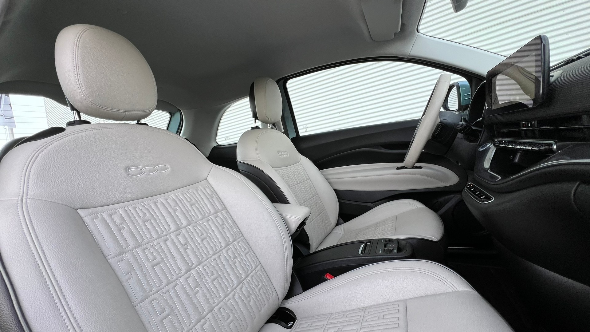 FIAT 500 ELECTRIC 87 kW LA PRIMA l 119 PS-image-23
