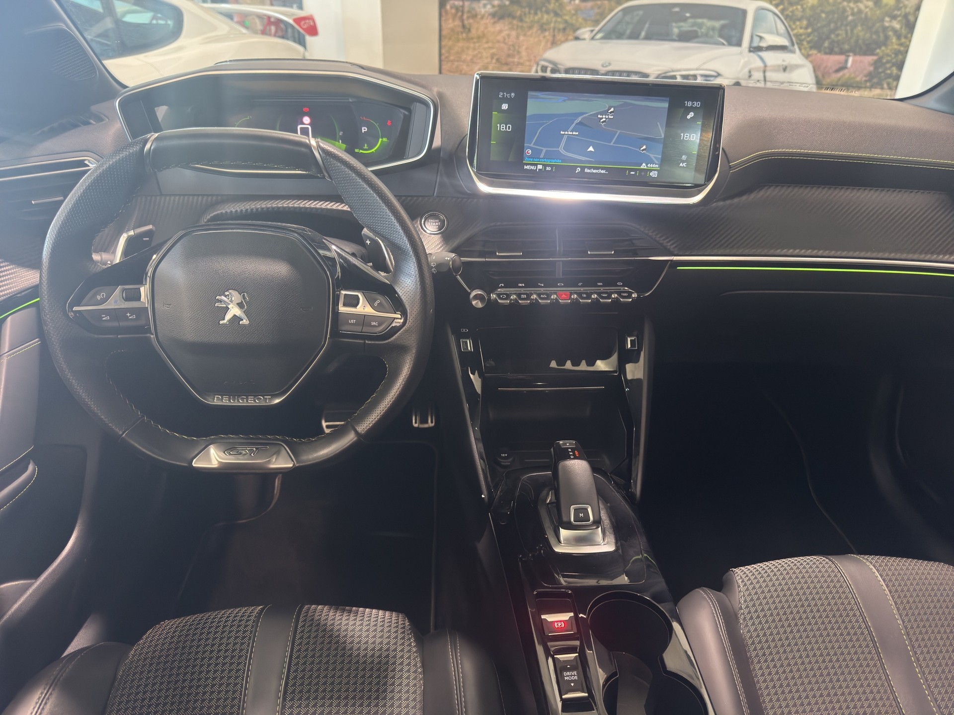 PEUGEOT 208 1.2 PureTech GT Line EAT8-image-25
