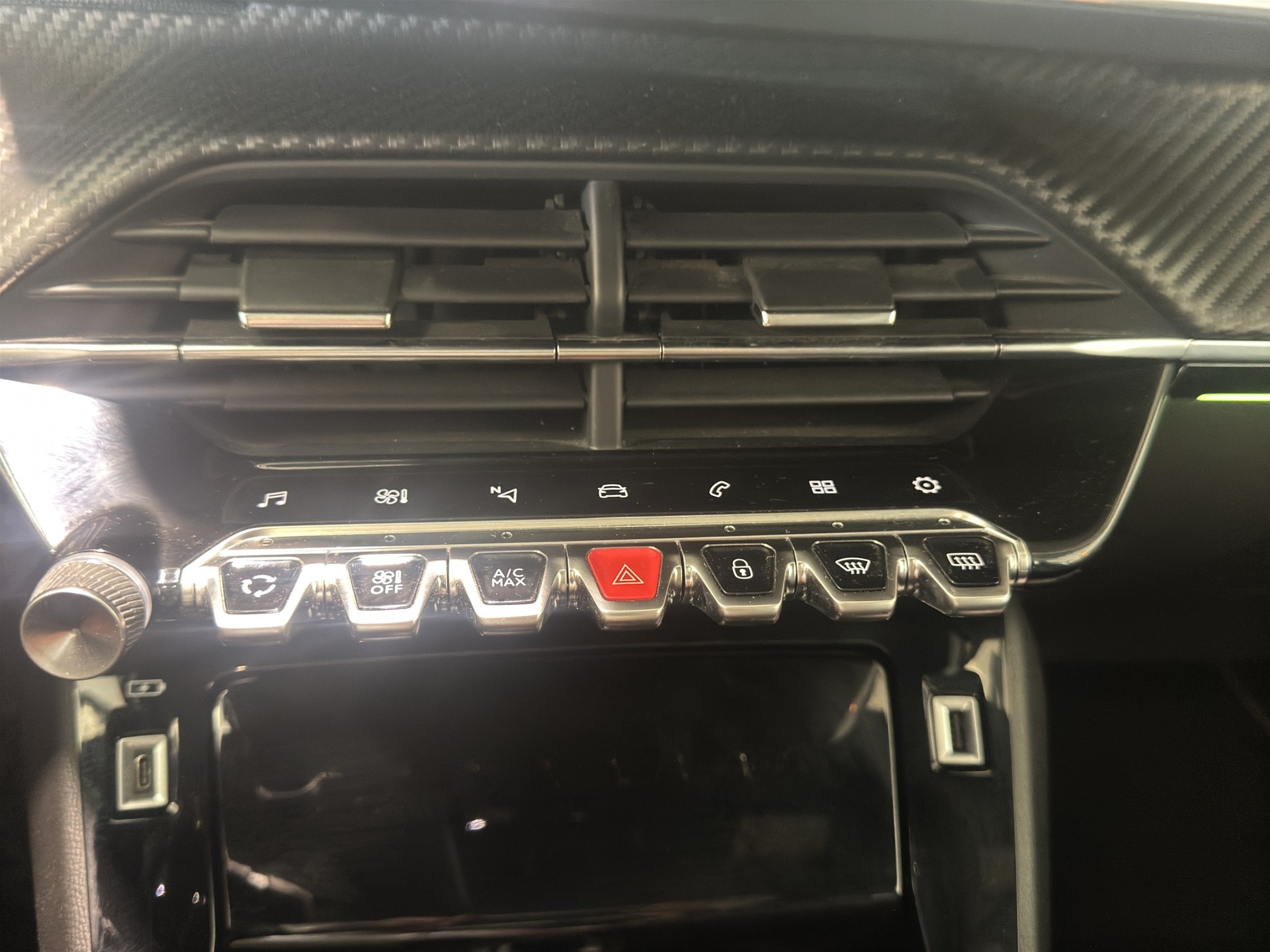 PEUGEOT 208 1.2 PureTech GT Line EAT8-image-13