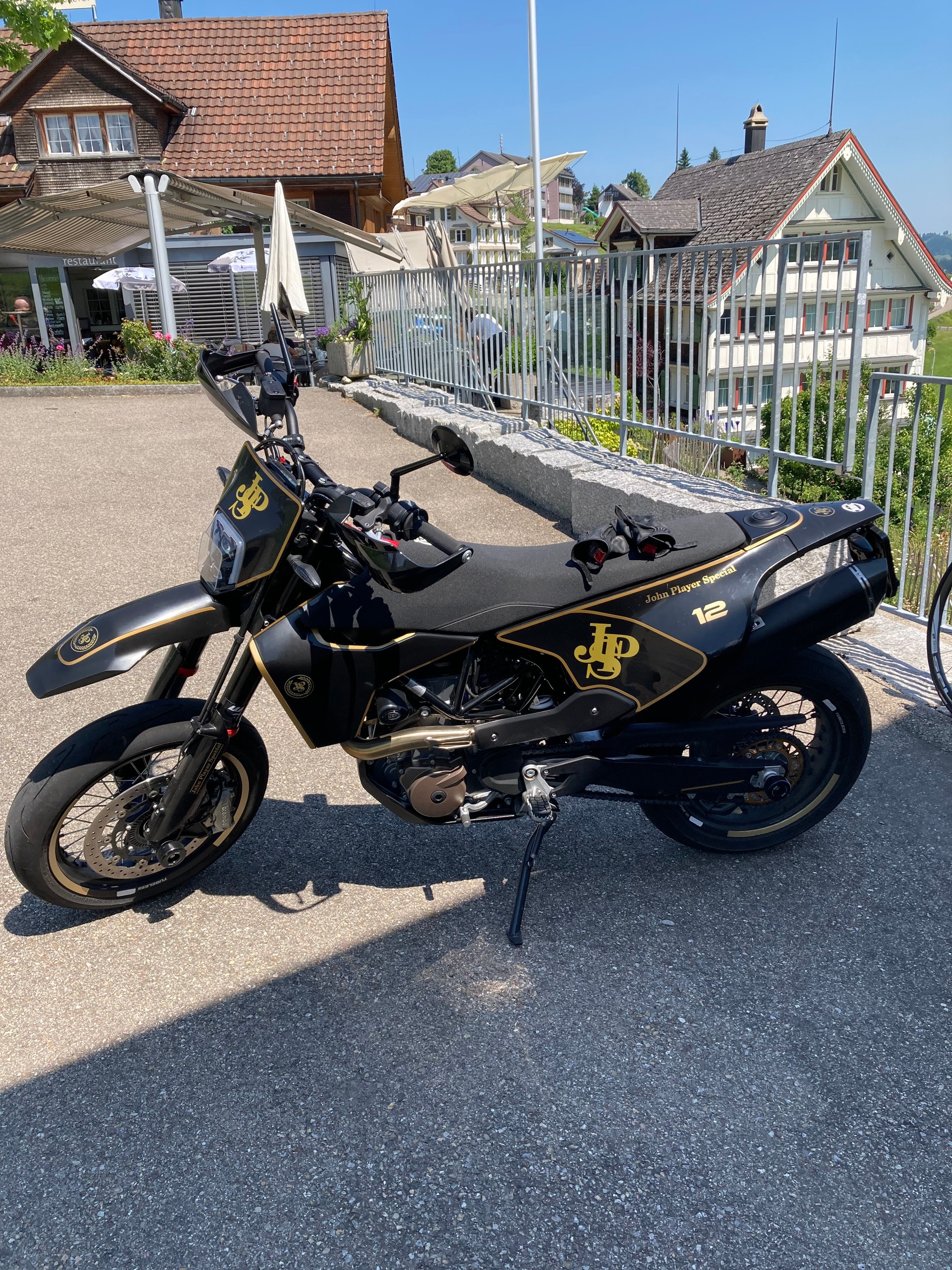 HUSQVARNA 701 Supermoto-image-1