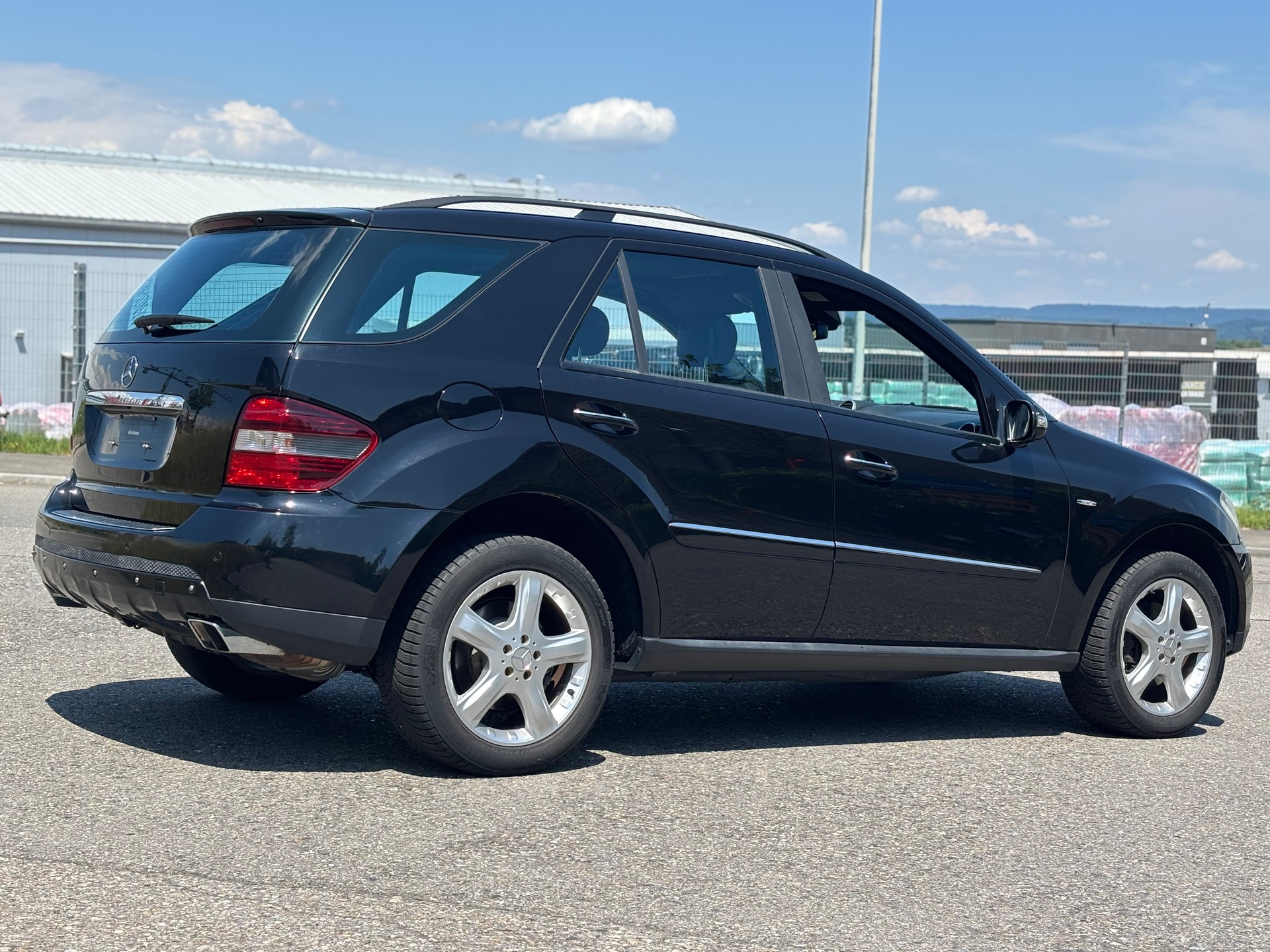 MERCEDES-BENZ ML 350 4Matic Edition 7G-Tronic-showroom-element-3