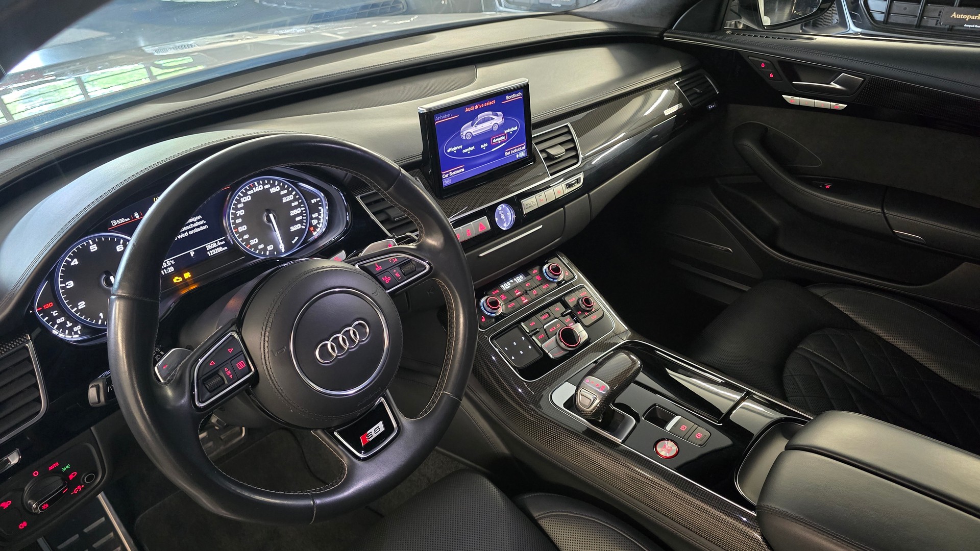AUDI S8 4.0 TFSI V8 plus quattro tiptronic-image-19