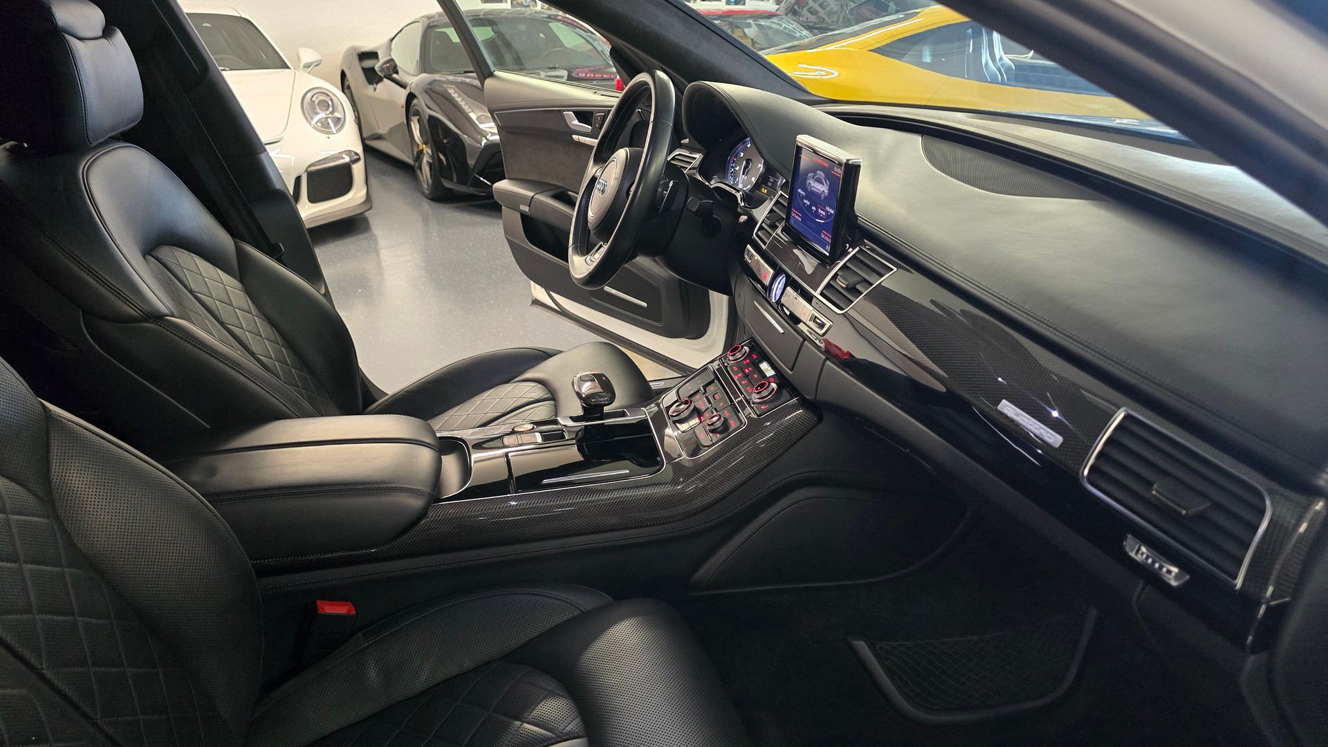 AUDI S8 4.0 TFSI V8 plus quattro tiptronic-image-20