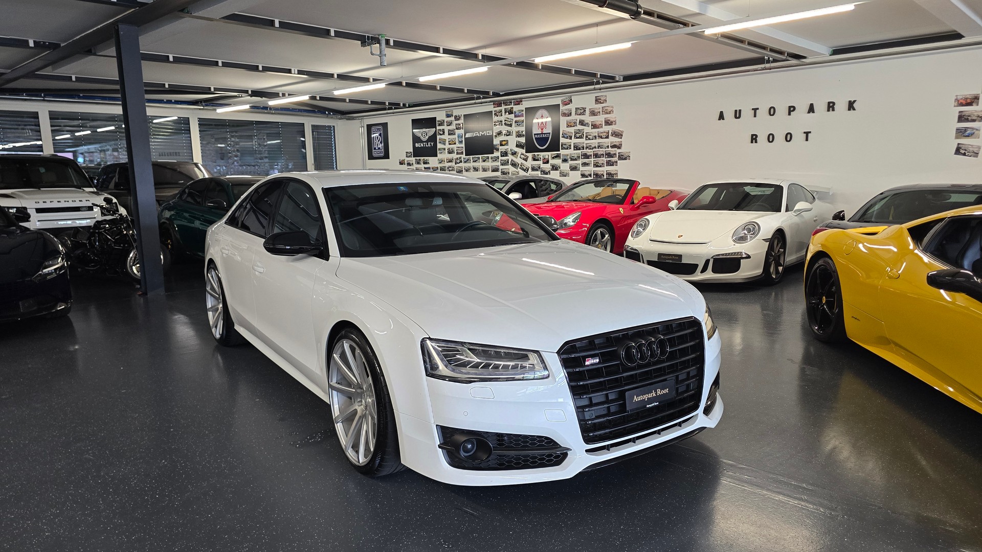 AUDI S8 4.0 TFSI V8 plus quattro tiptronic-showroom-element-1