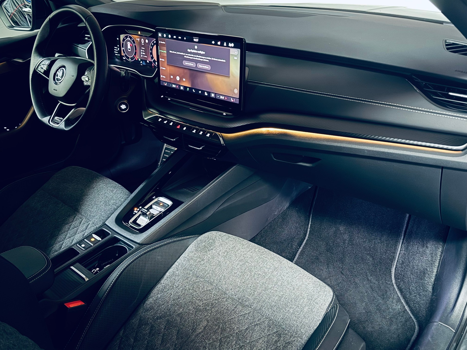SKODA Octavia Combi 1.5 TSI mHEV DSG Sport Line-image-15