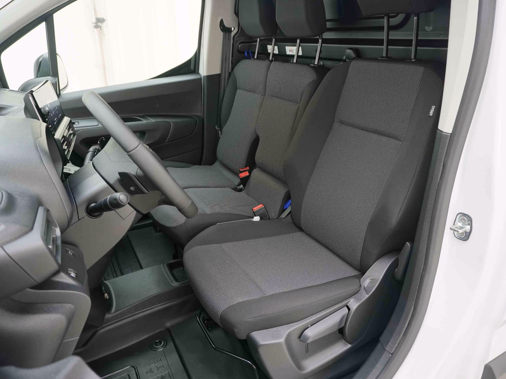 TOYOTA Proace City Van L2 1.5 D Active-image-6