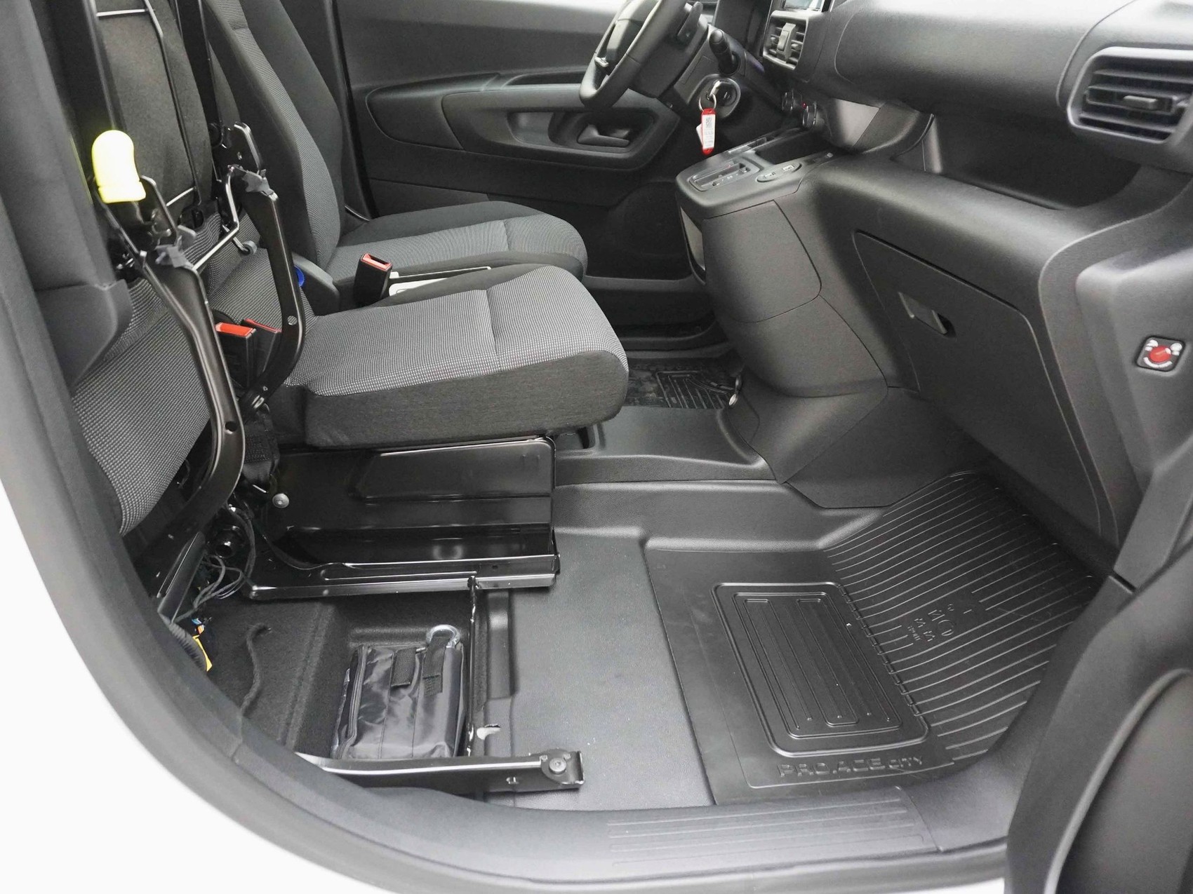 TOYOTA Proace City Van L2 1.5 D Active-image-16