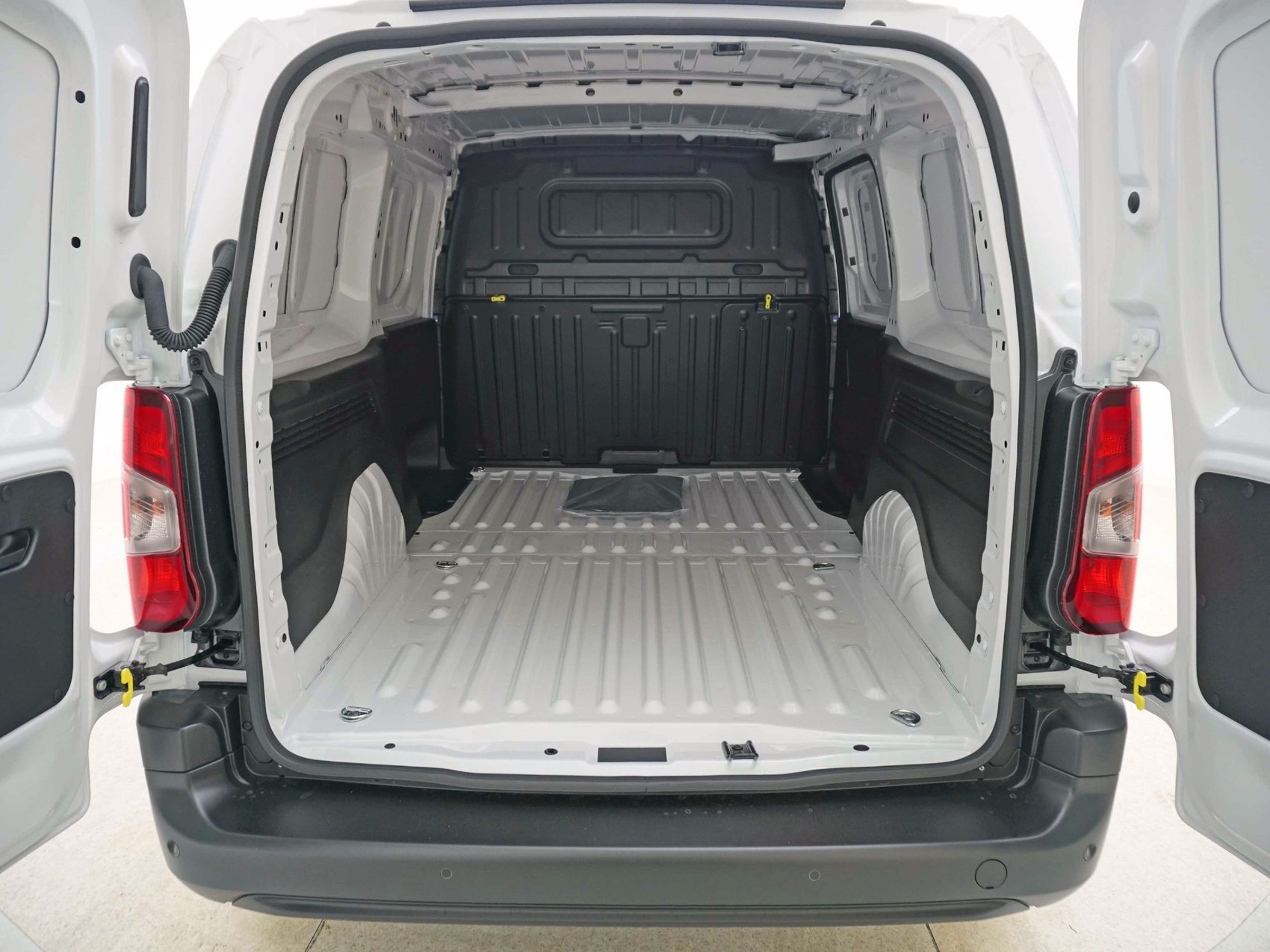 TOYOTA Proace City Van L2 1.5 D Active-image-18