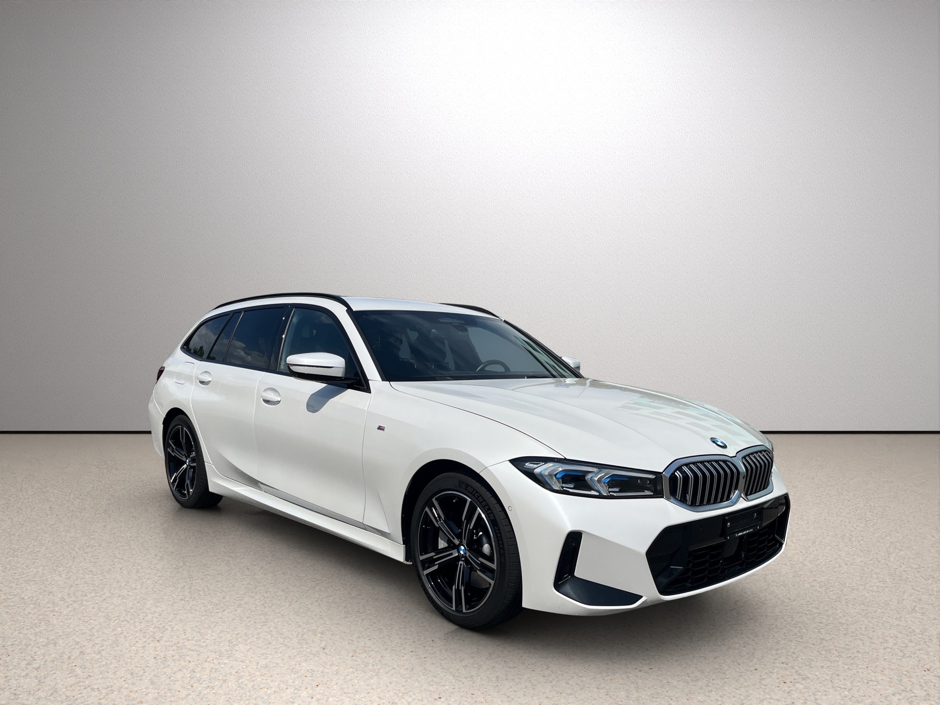 BMW 330d xDrive 48V Touring Steptronic M Sport-image-17
