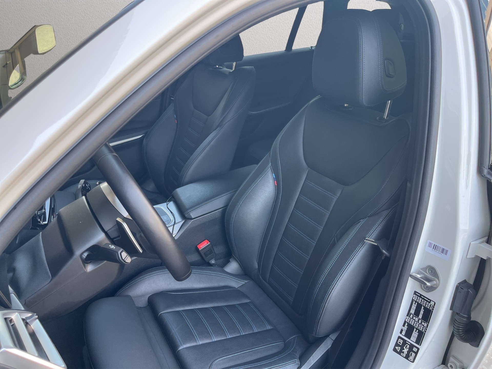 BMW 330d xDrive 48V Touring Steptronic M Sport-image-19