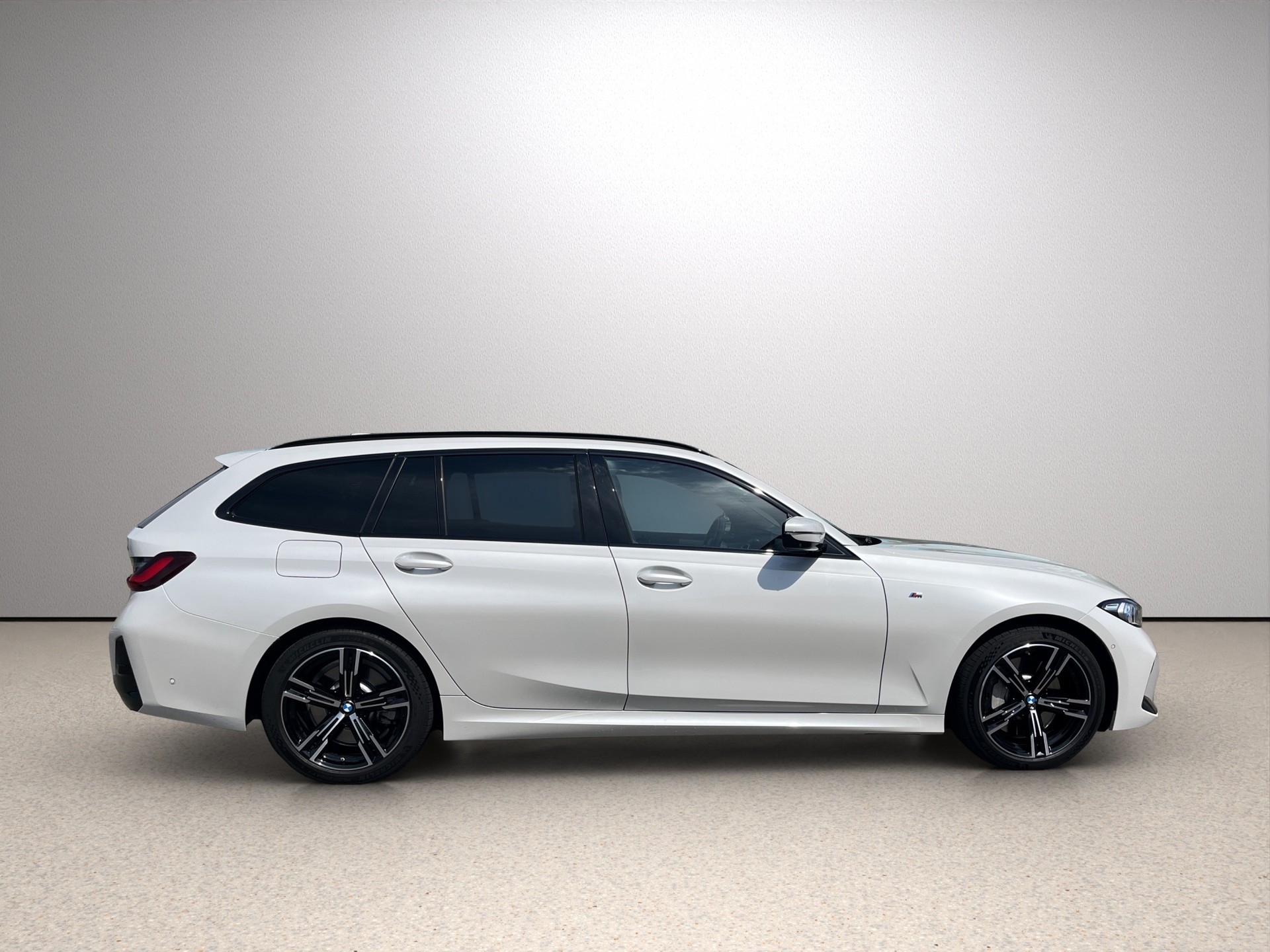 BMW 330d xDrive 48V Touring Steptronic M Sport-image-14