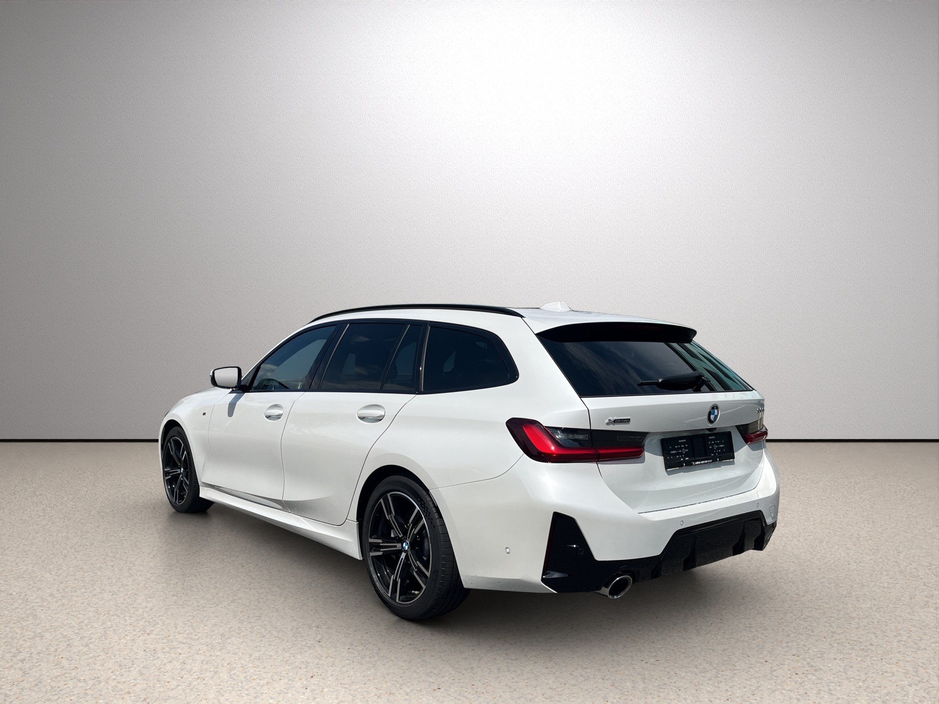 BMW 330d xDrive 48V Touring Steptronic M Sport-image-10