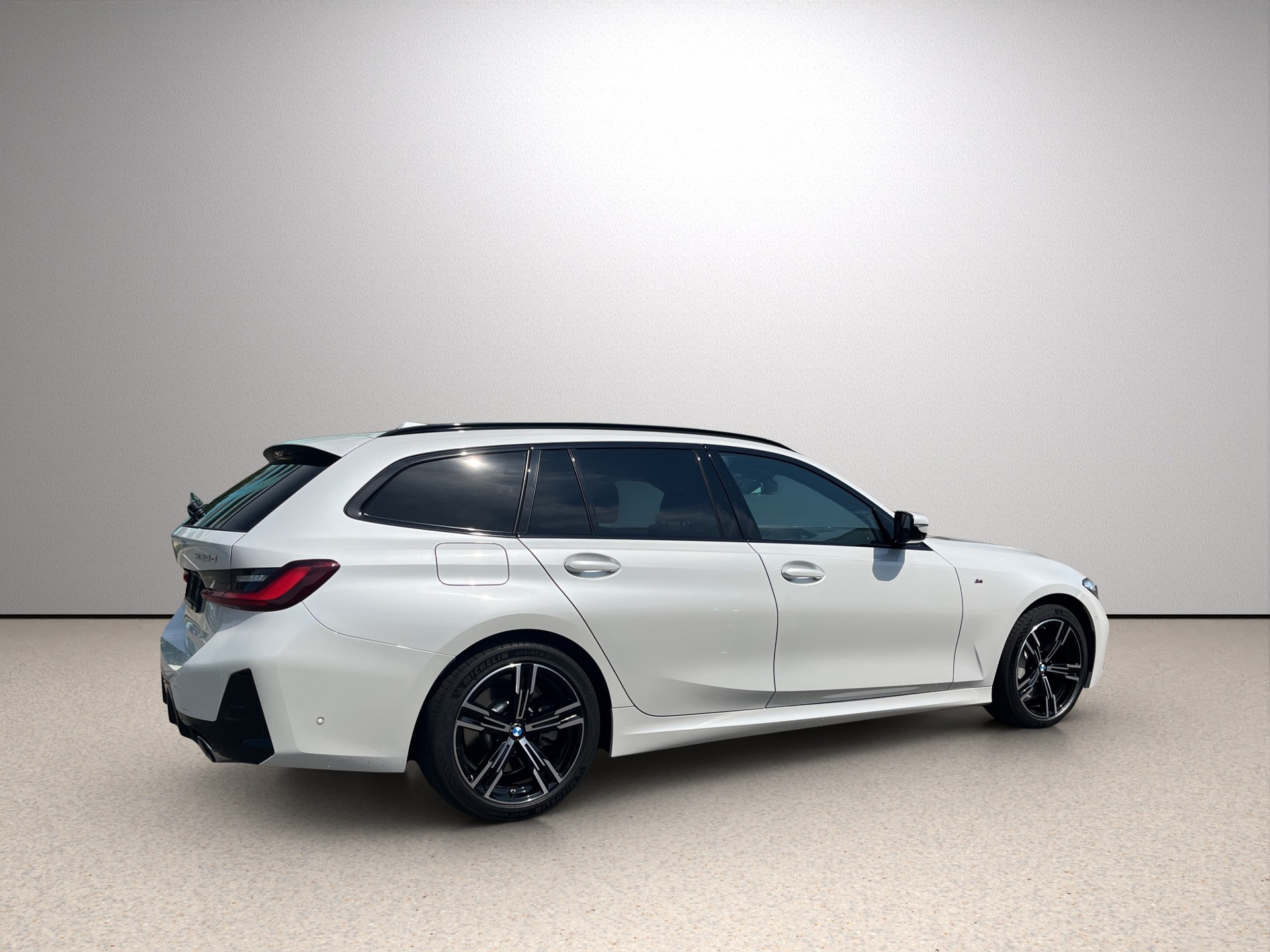 BMW 330d xDrive 48V Touring Steptronic M Sport-image-12