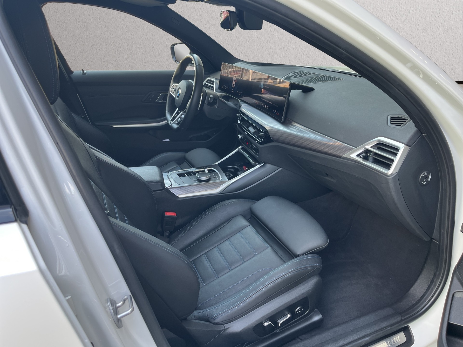 BMW 330d xDrive 48V Touring Steptronic M Sport-image-20