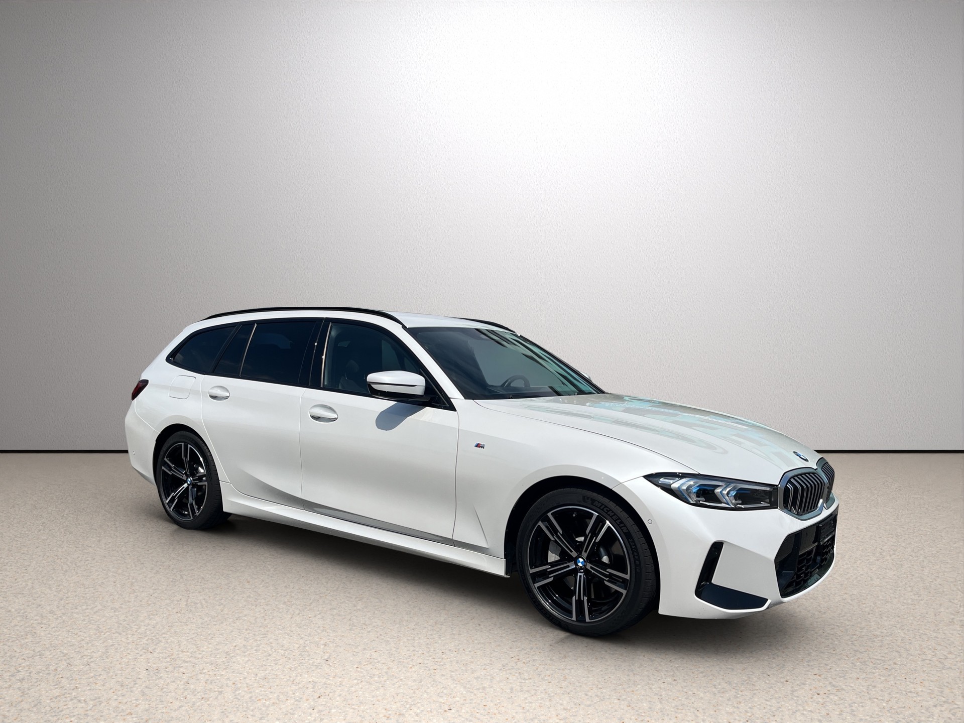 BMW 330d xDrive 48V Touring Steptronic M Sport-image-16