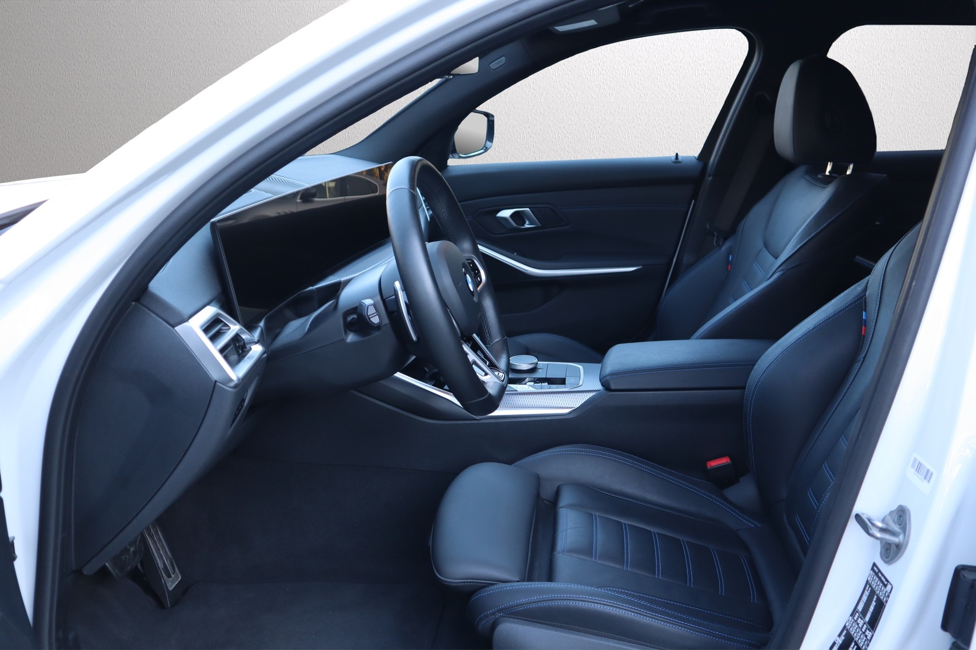 BMW 330d xDrive 48V Touring Steptronic M Sport-showroom-element-3