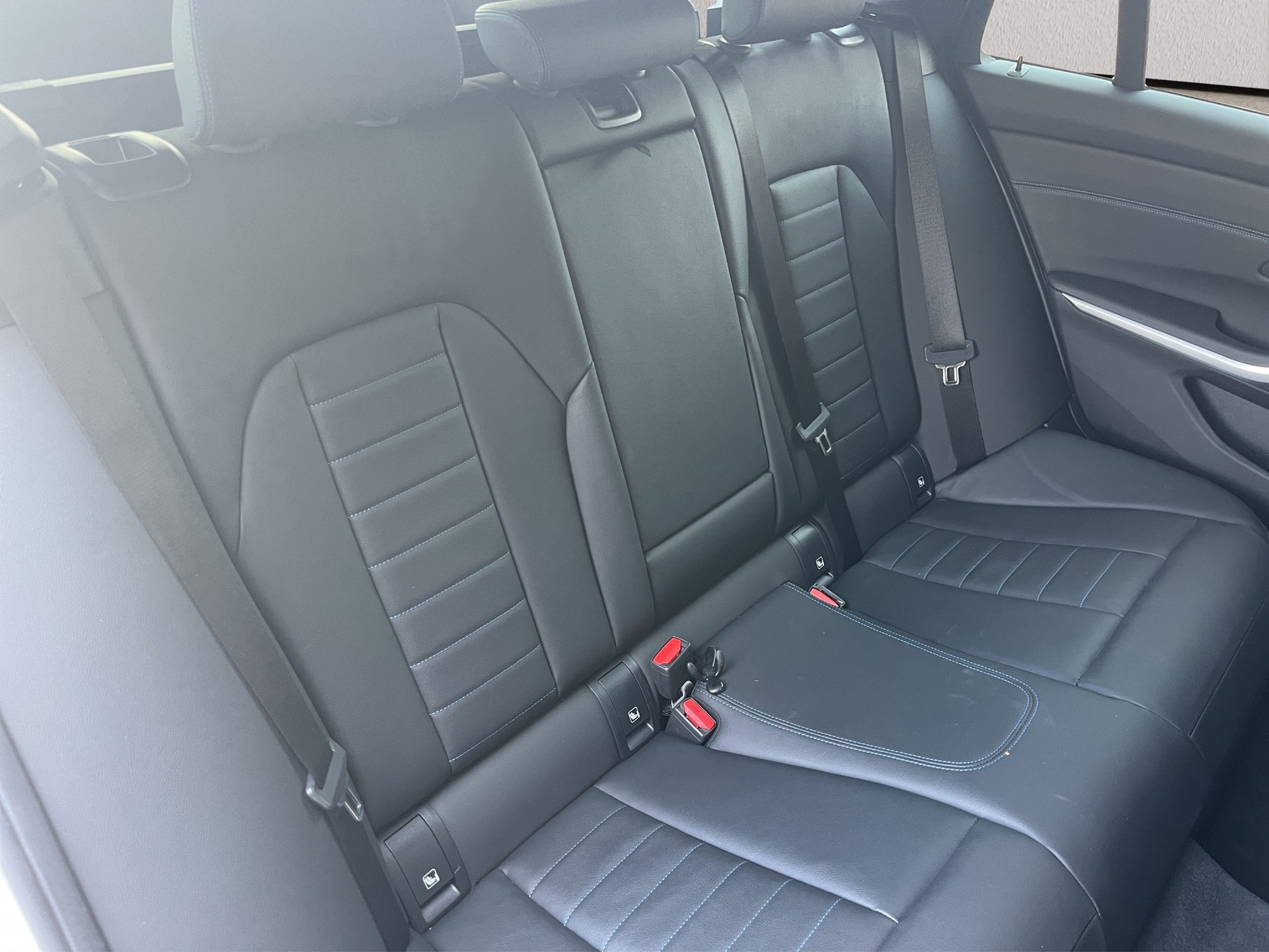 BMW 330d xDrive 48V Touring Steptronic M Sport-image-21