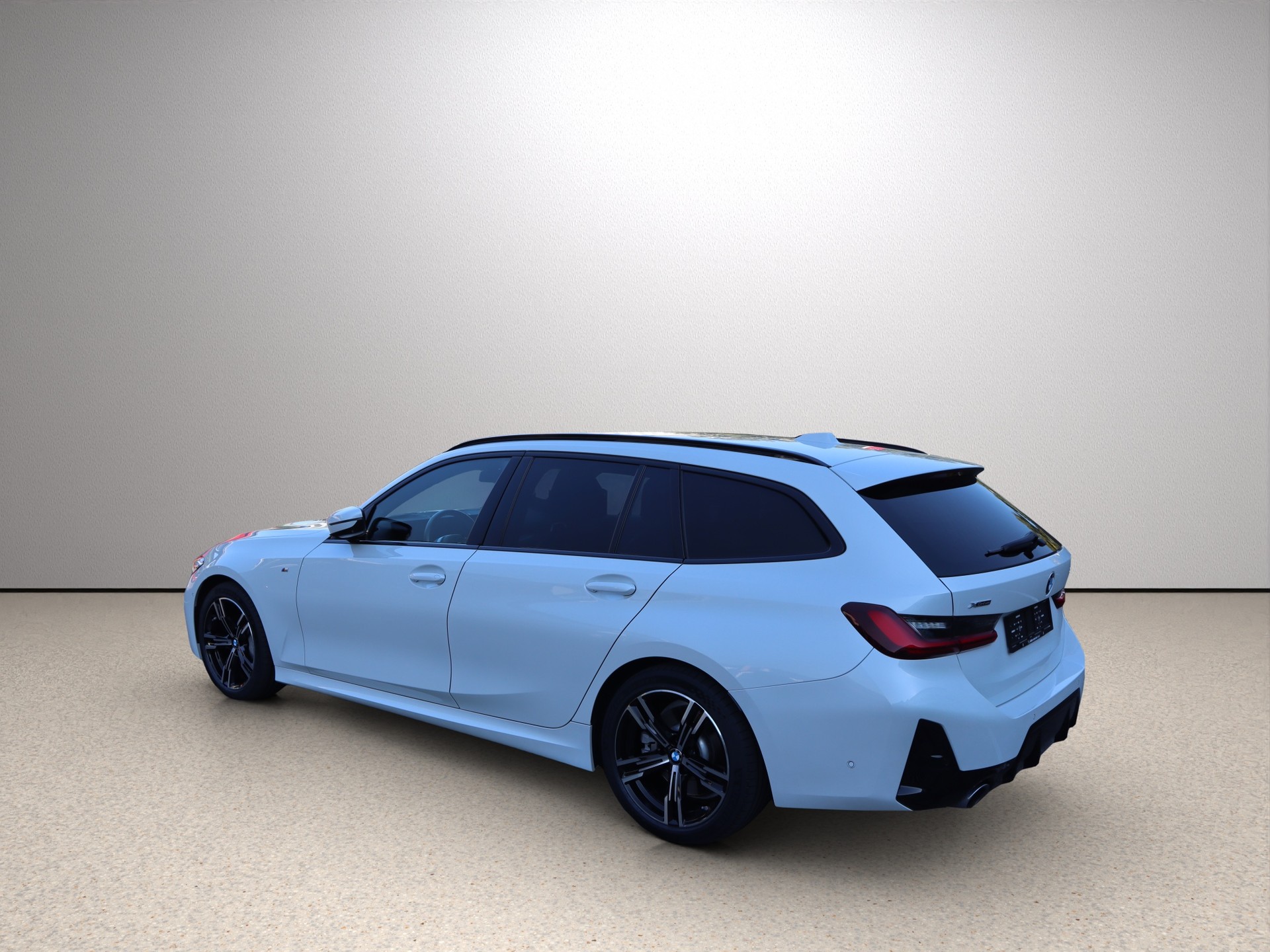 BMW 330d xDrive 48V Touring Steptronic M Sport-image-6