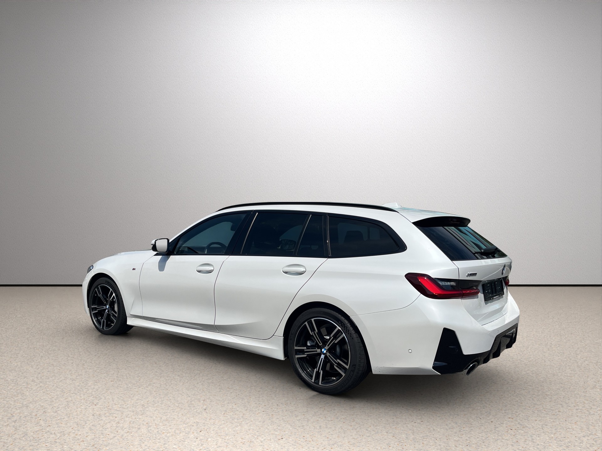 BMW 330d xDrive 48V Touring Steptronic M Sport-image-9