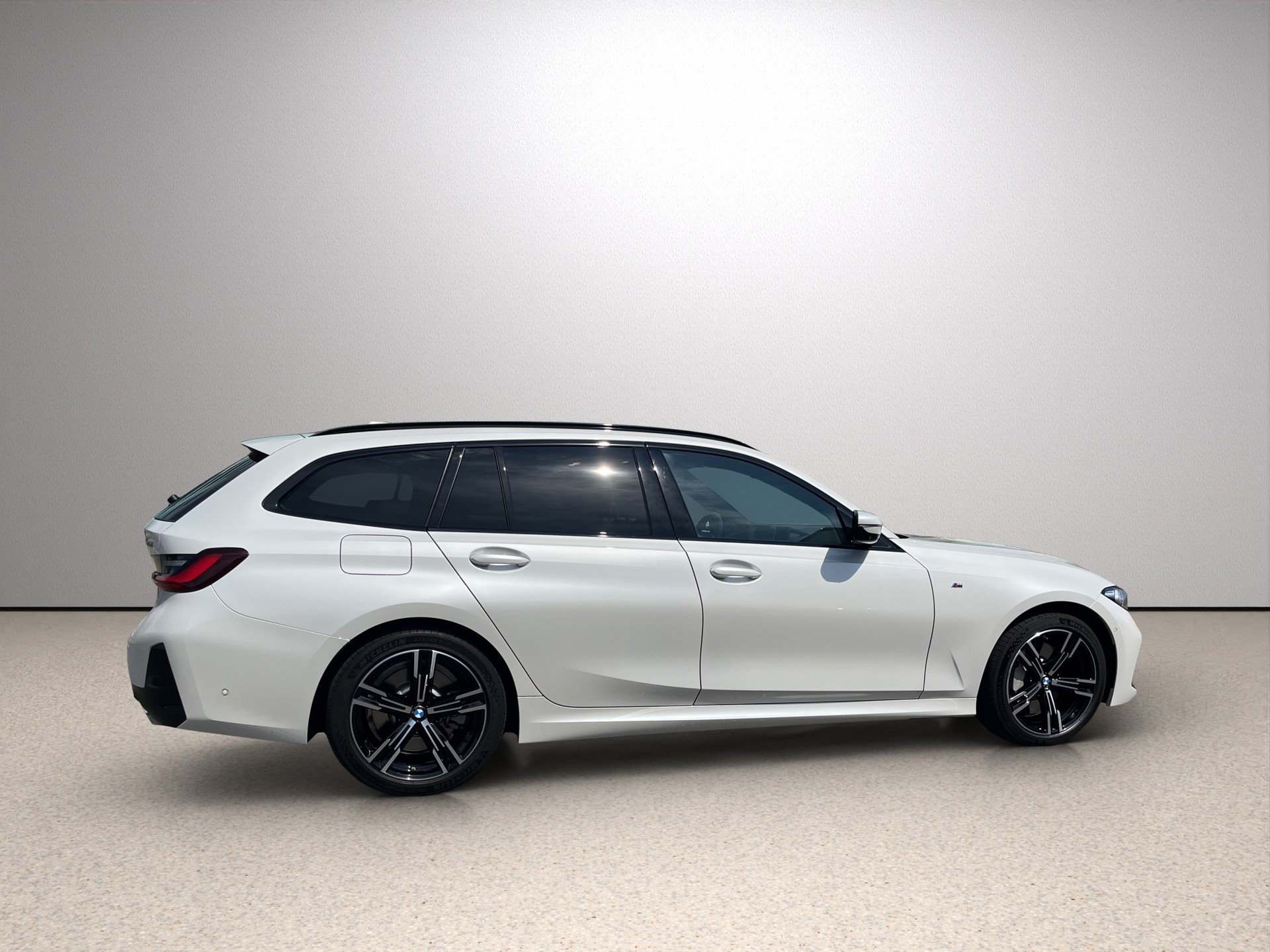 BMW 330d xDrive 48V Touring Steptronic M Sport-image-13