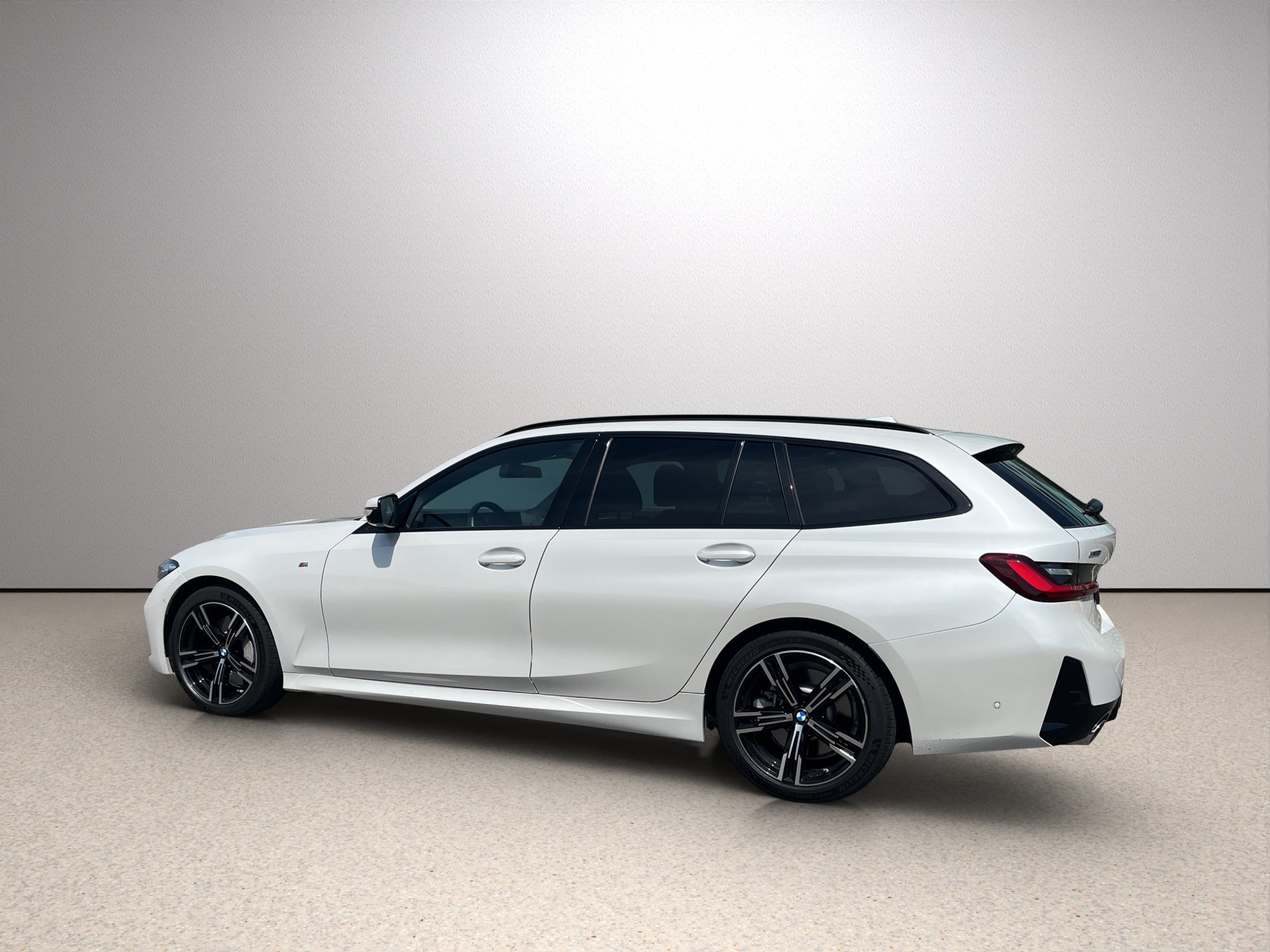 BMW 330d xDrive 48V Touring Steptronic M Sport-image-8