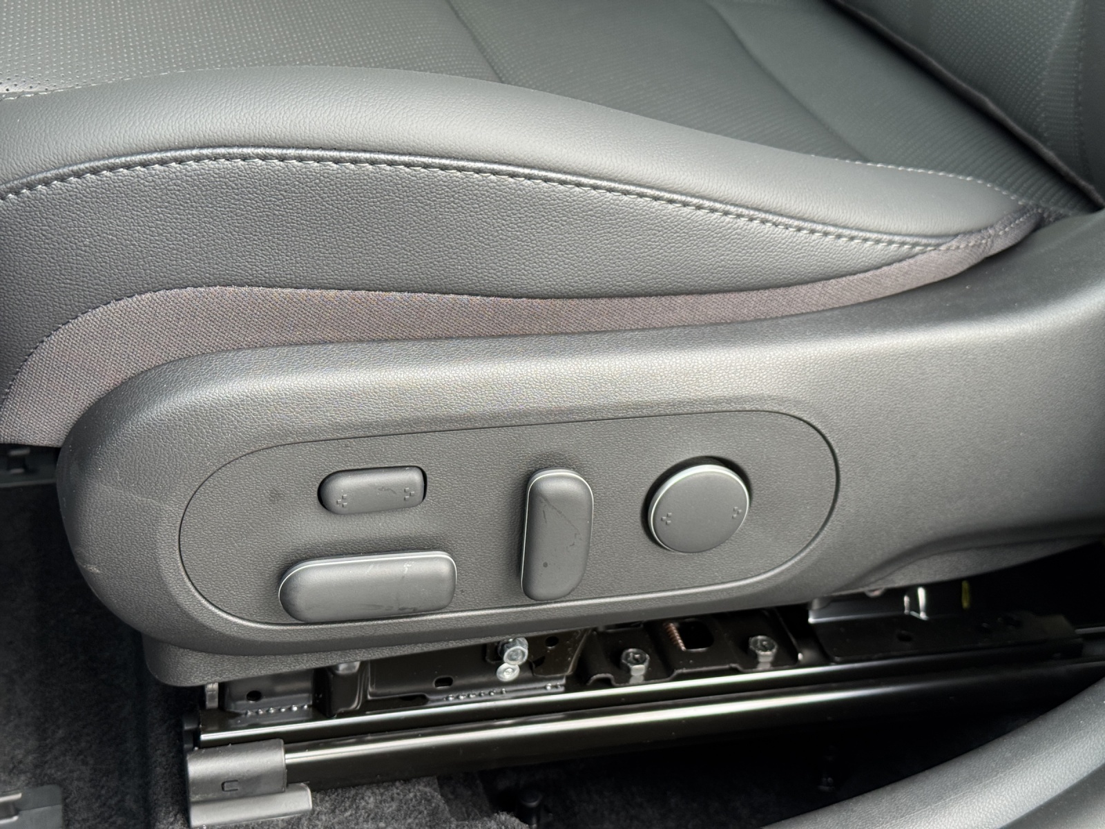 HYUNDAI Kona 1.6 GDi Hybrid Vertex Swiss Edition MY27-image-5