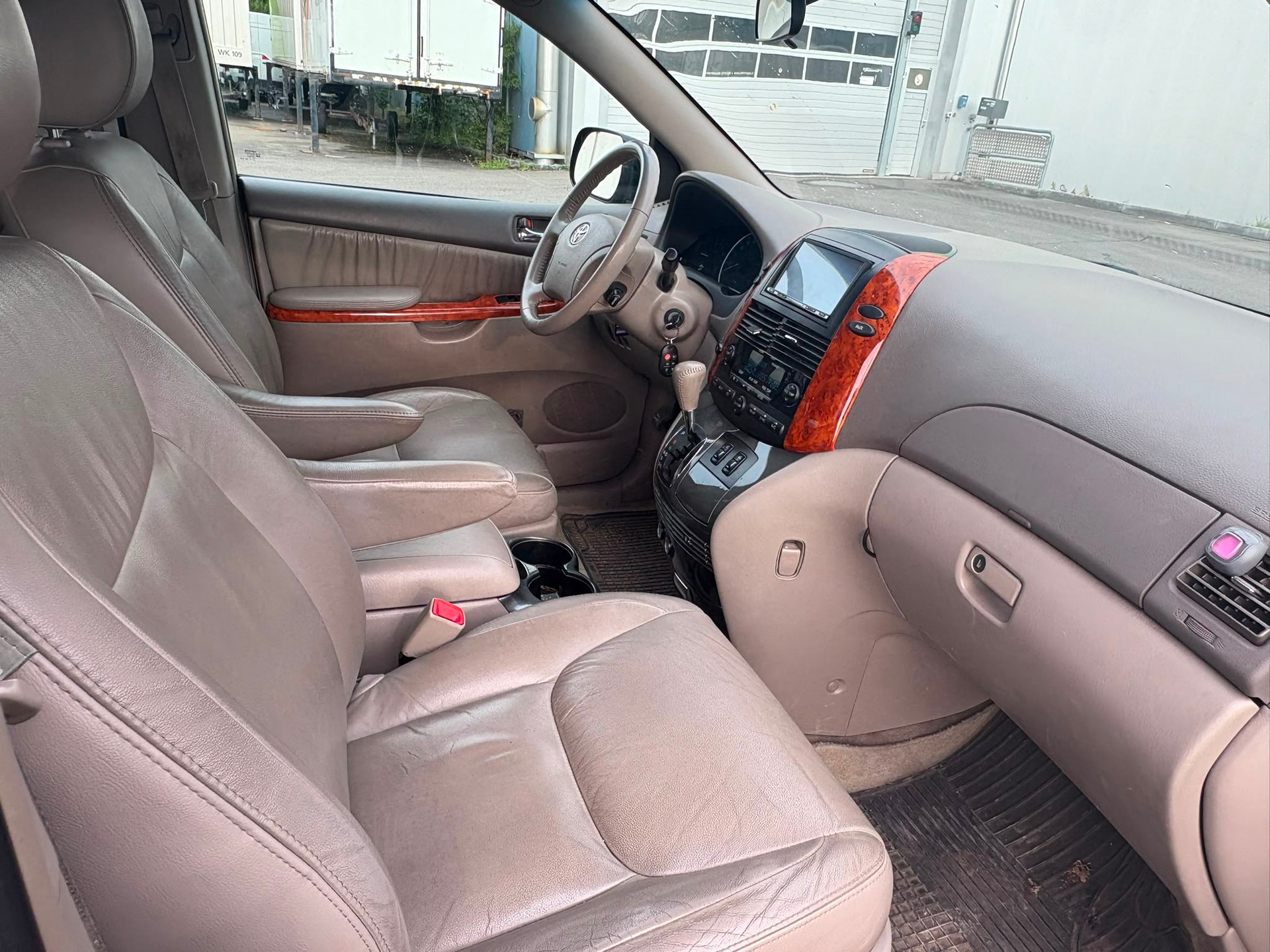 TOYOTA XLEFWD-image-11