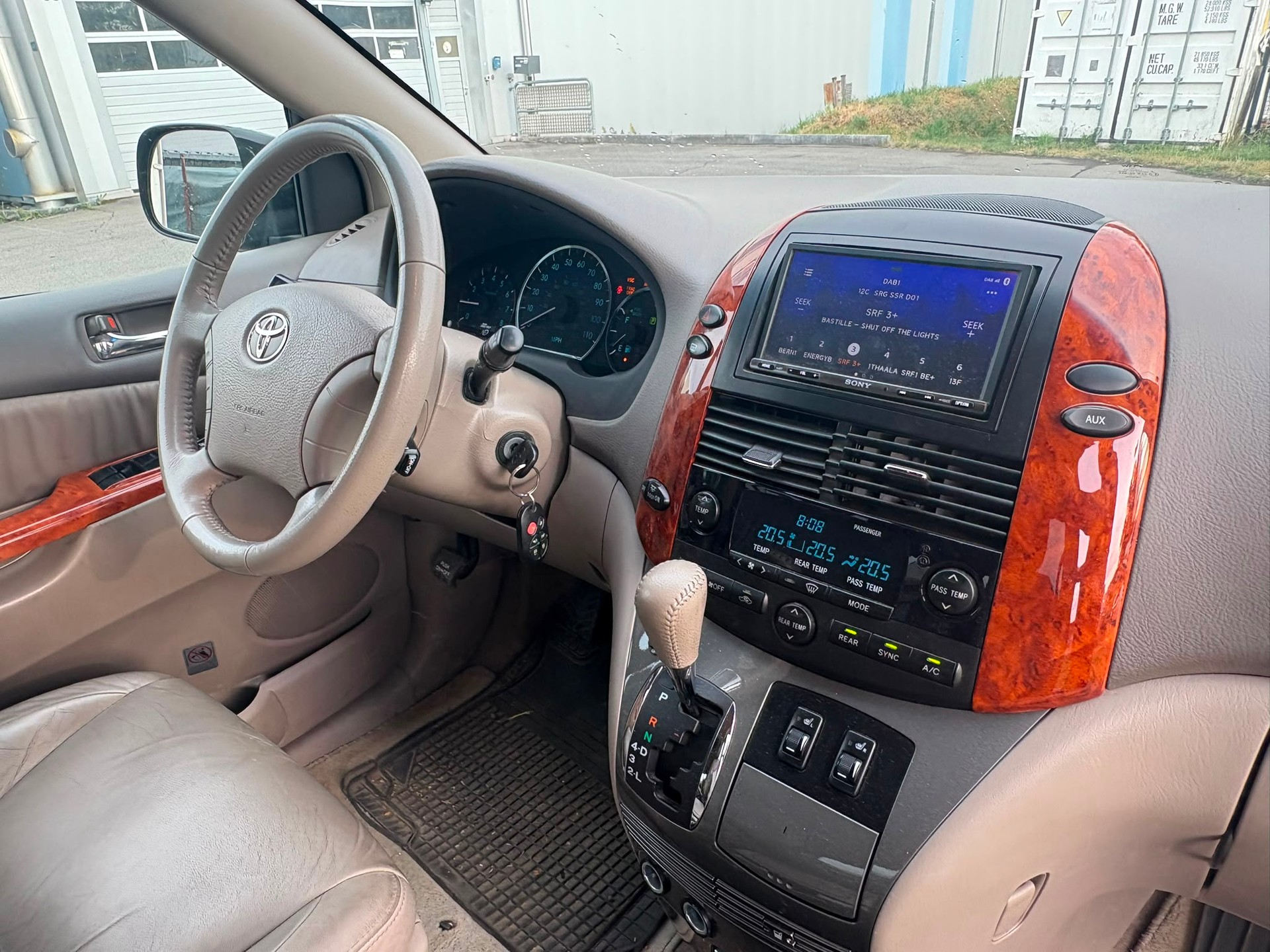 TOYOTA XLEFWD-image-10