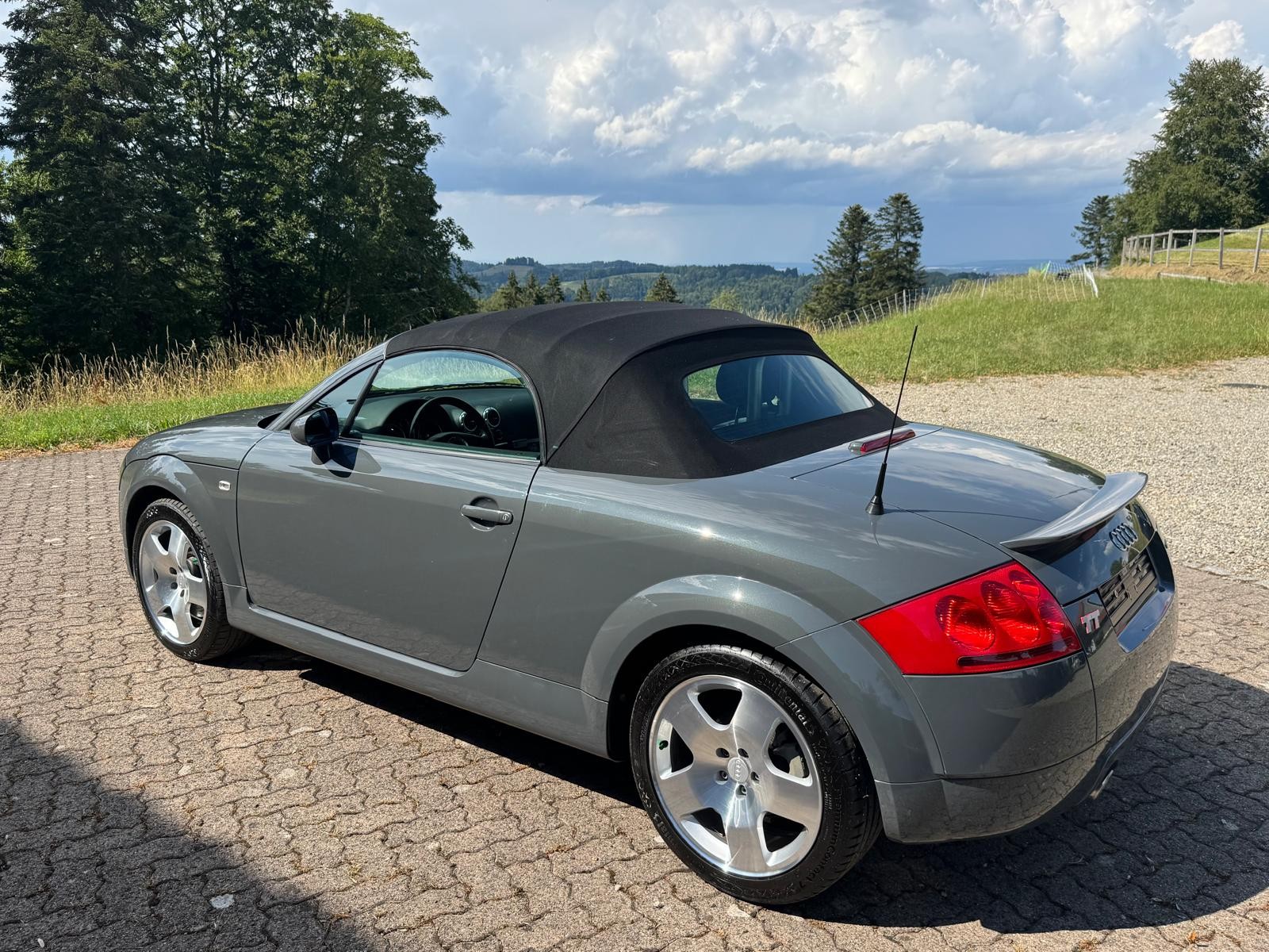 AUDI TT Roadster 1.8 T quattro-showroom-element-3