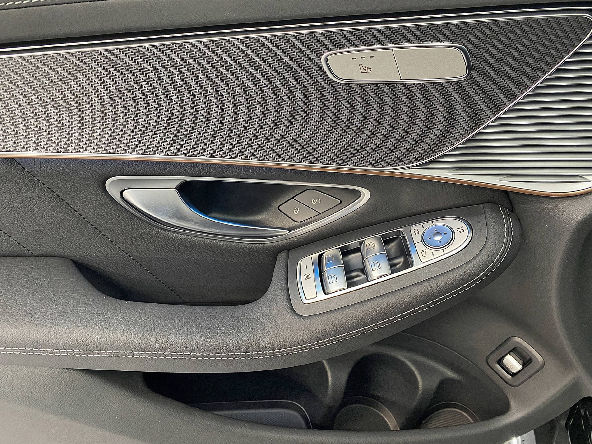 MERCEDES-BENZ EQC 400 AMG Line 4MATIC-image-9