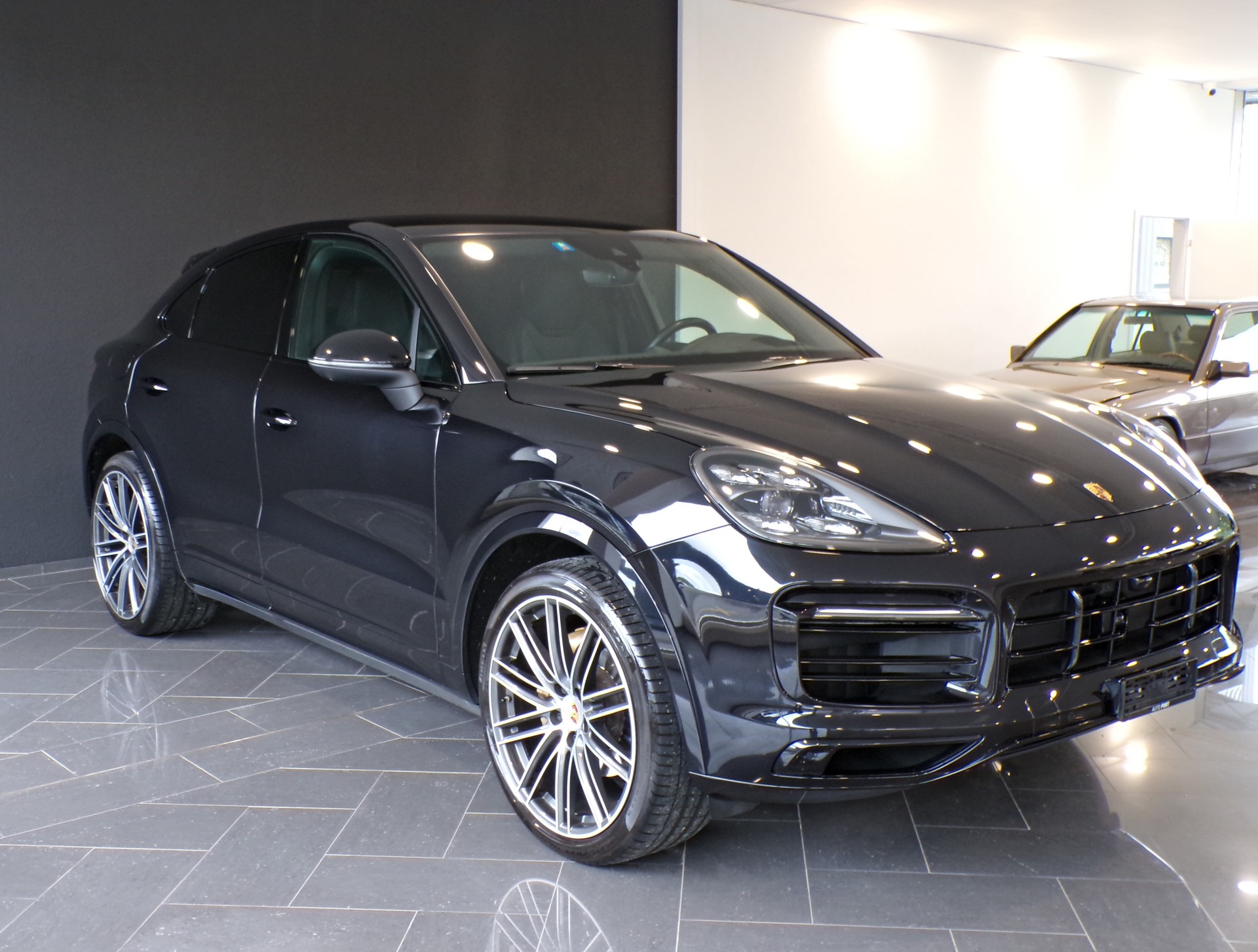 PORSCHE Cayenne Coupé-showroom-element-3