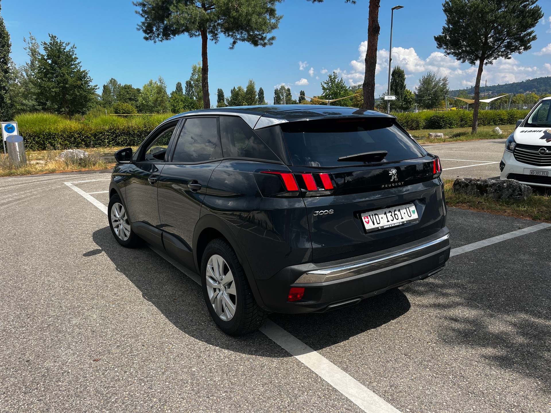 PEUGEOT 3008 1.2 PureTech-image-1