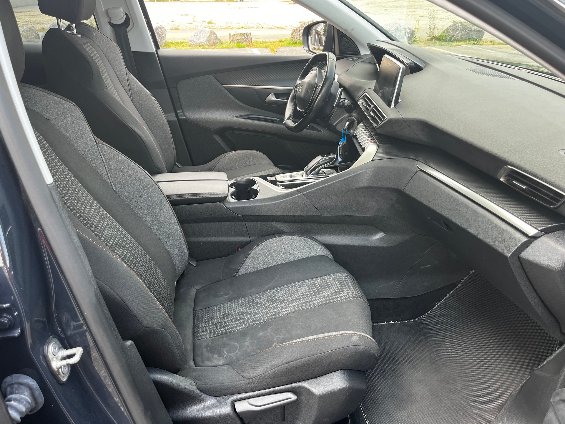 PEUGEOT 3008 1.2 PureTech-image-11