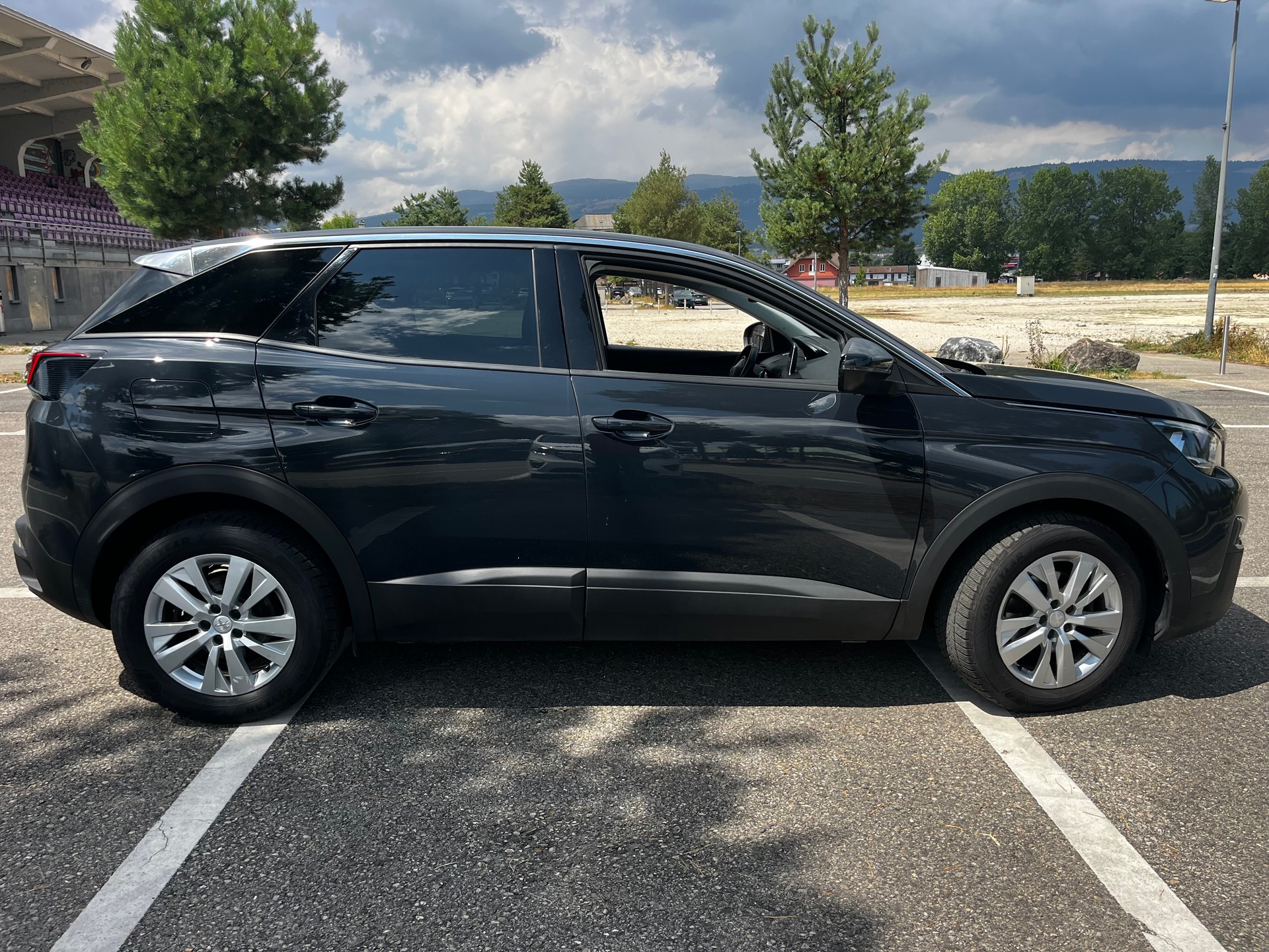 PEUGEOT 3008 1.2 PureTech-image-6