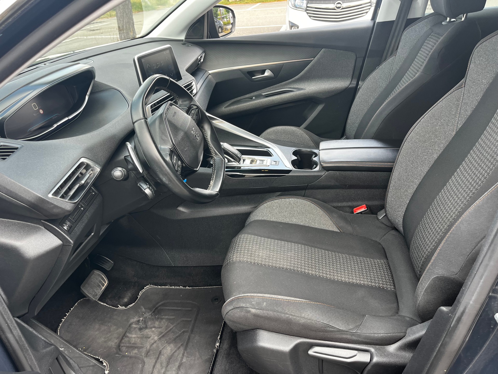 PEUGEOT 3008 1.2 PureTech-image-13