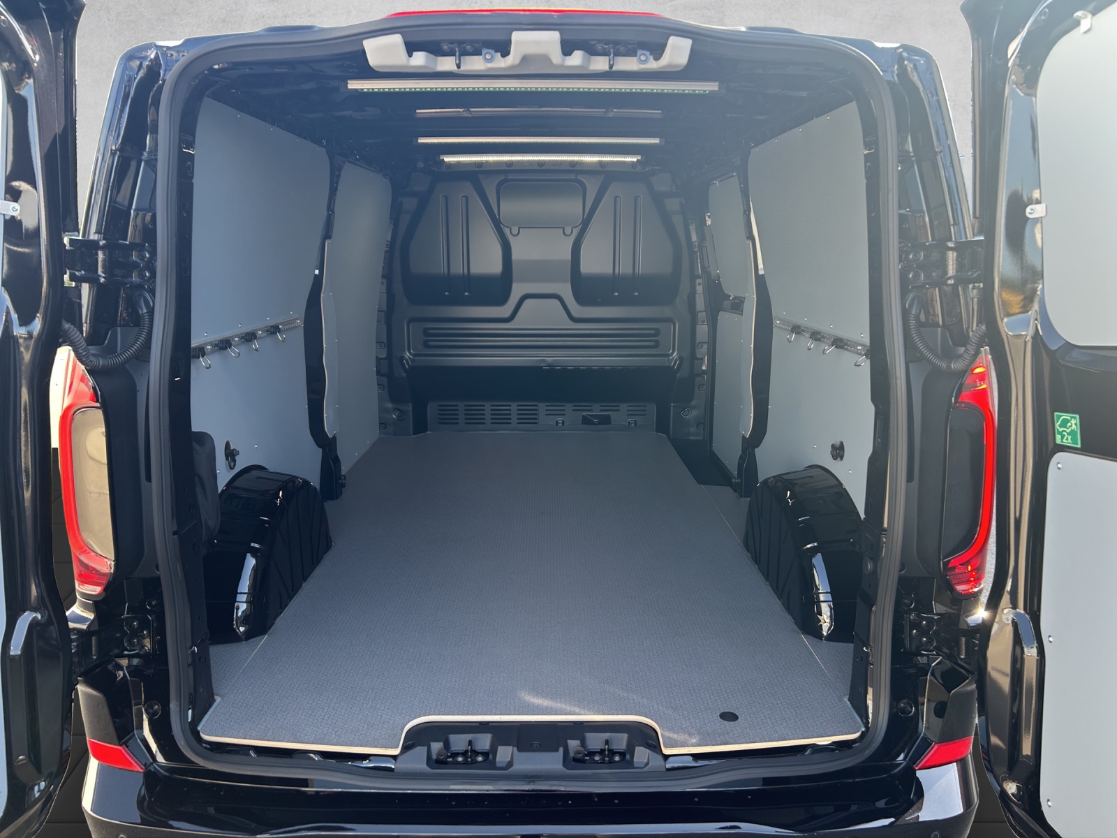 VW Transporter 2.0 TDI 4Motion Lang Automat * 1370KG Nutzlast * Heckflügeltüren *-image-9