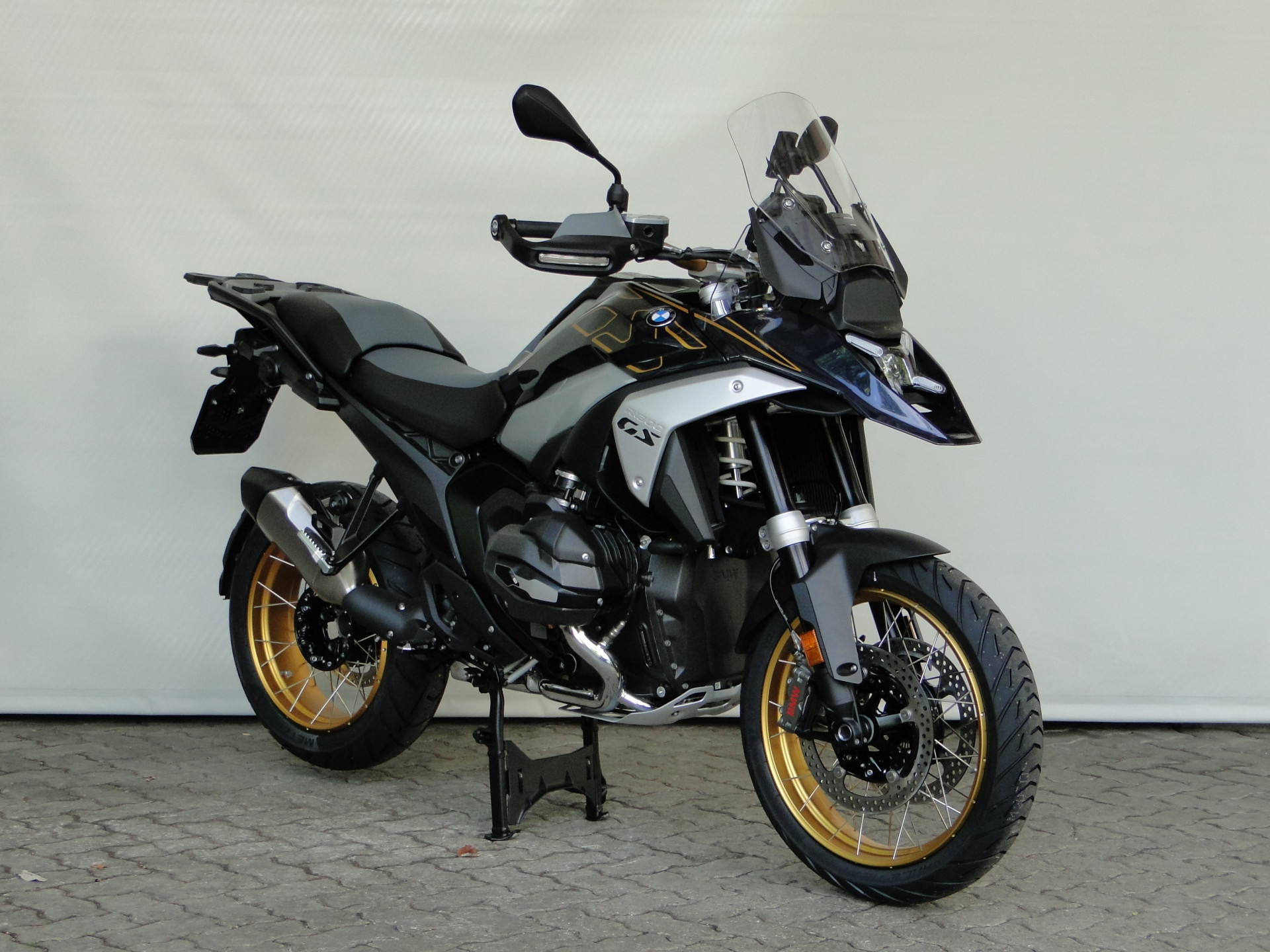 BMW R 1300 GS ASA BOXER BONUS CHF 1'500.- & 2.9% LEASING-showroom-element-2