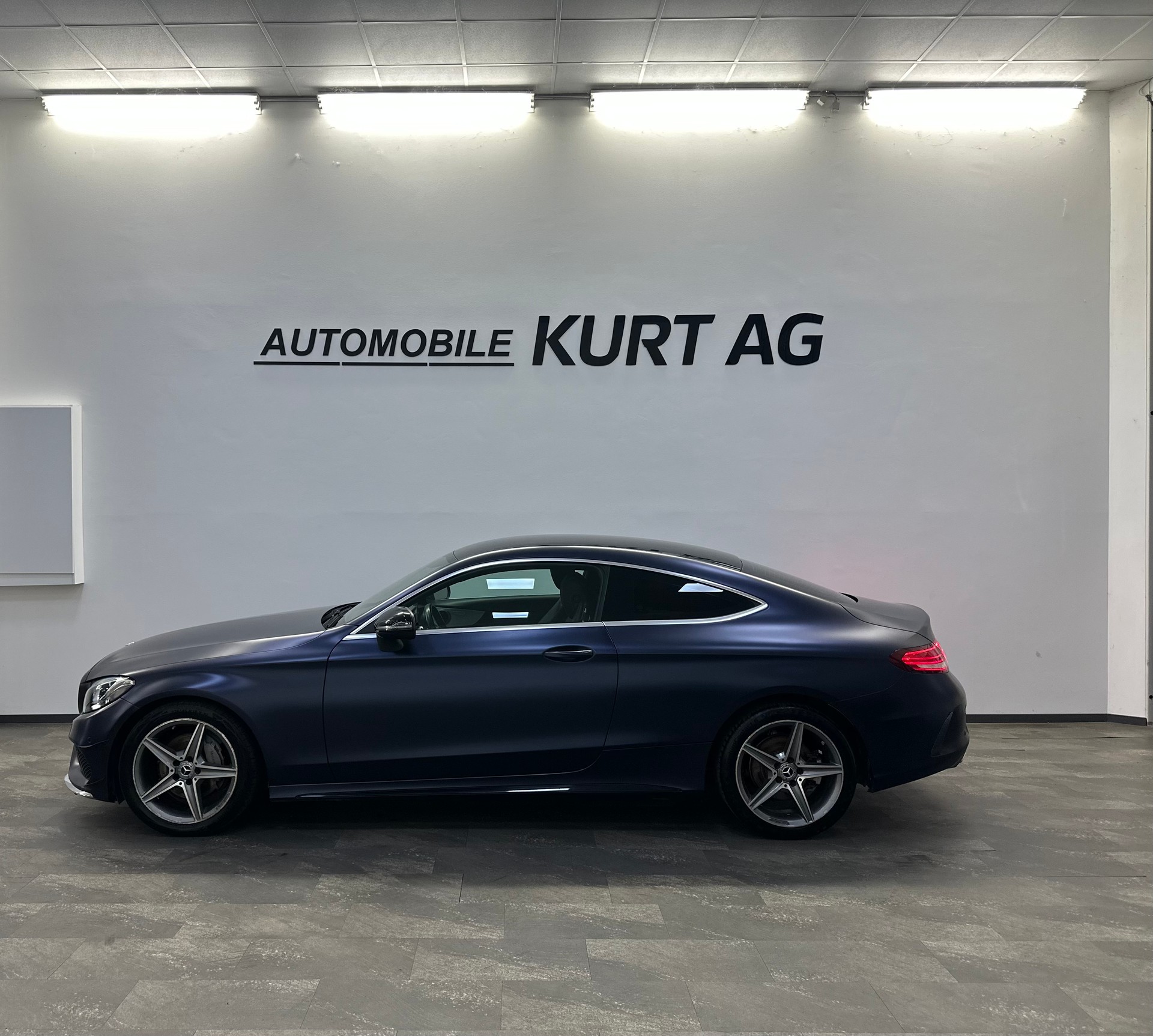 MERCEDES-BENZ C 200 AMG Line Coupé-showroom-element-2