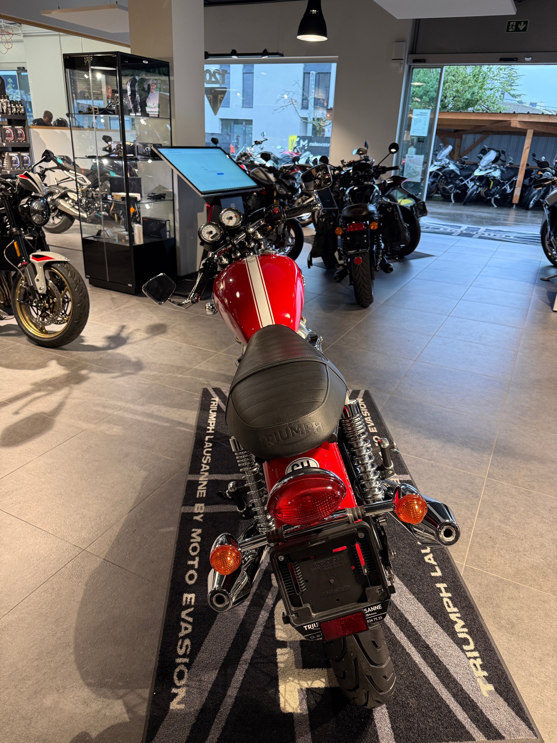 TRIUMPH Thruxton 900 i-showroom-element-2