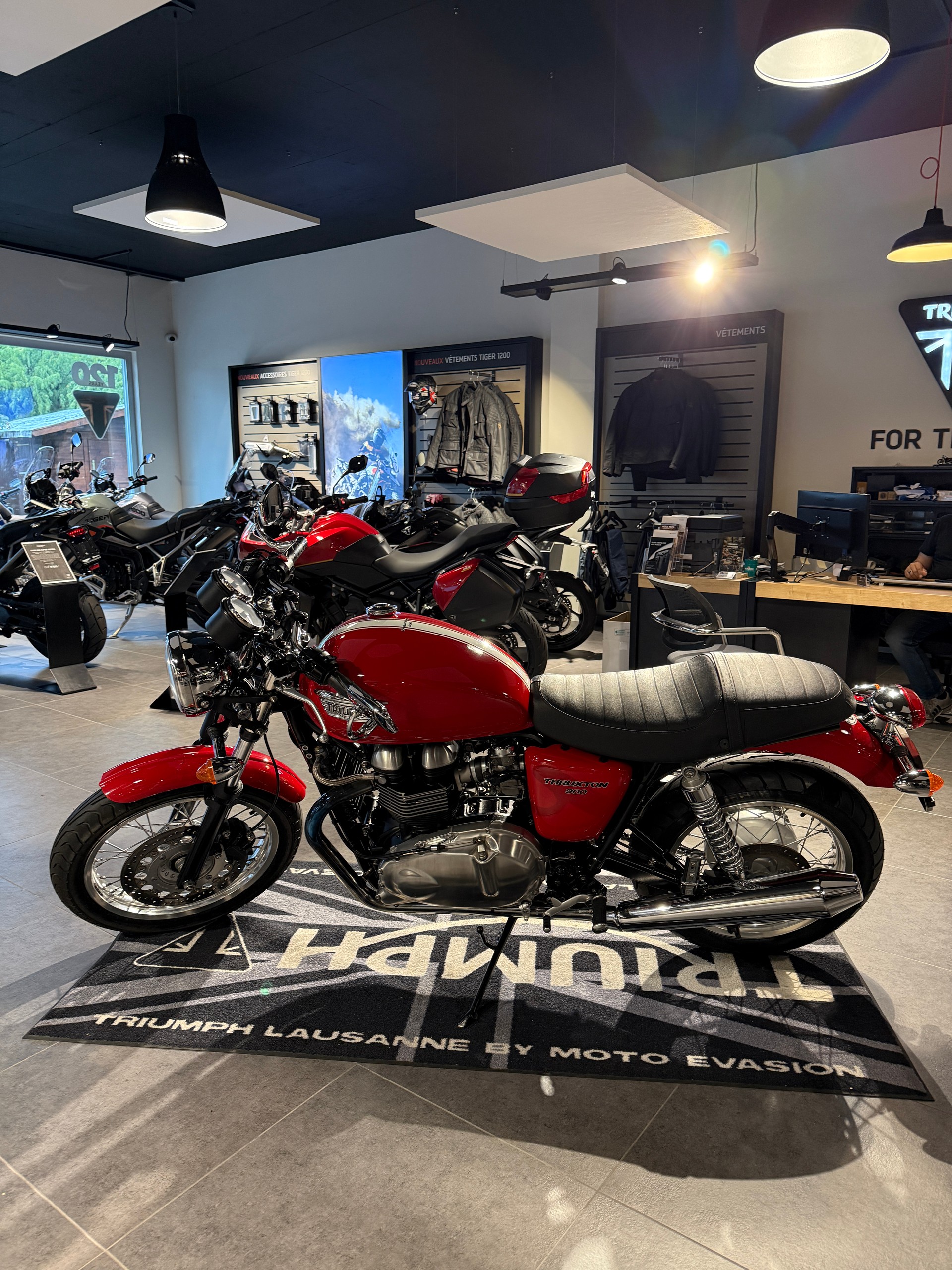 TRIUMPH Thruxton 900 i-showroom-element-1