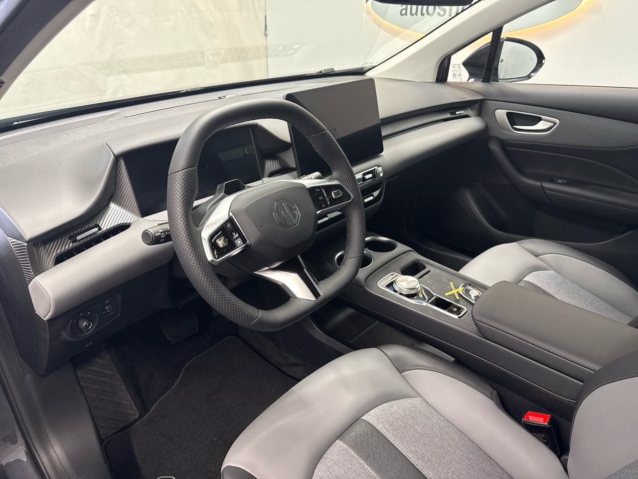 MG 4 EV 64kWh Premium FaceLift-showroom-element-2