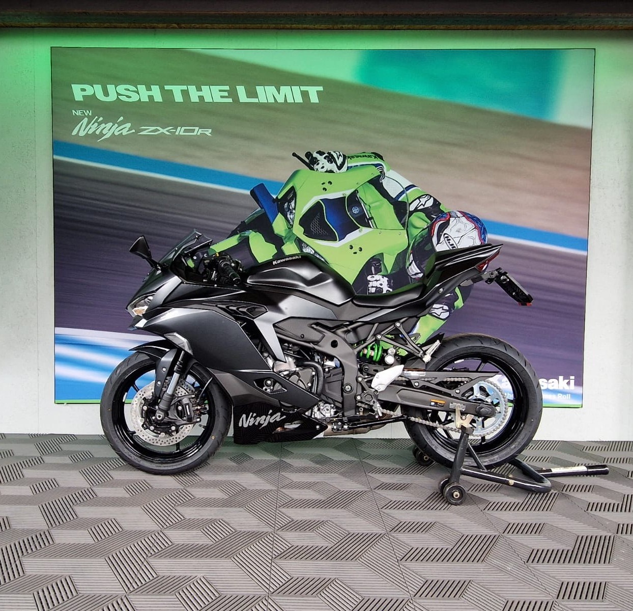KAWASAKI Ninja ZX-4RR ** Black Edition **-image-2